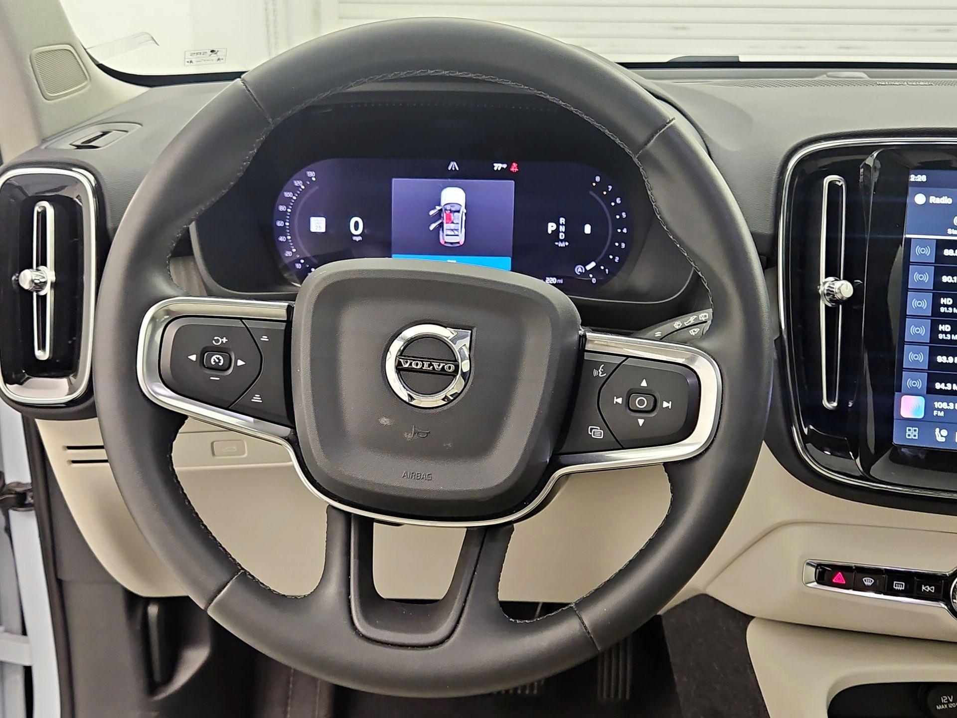 Thumbnail: 2024 Volvo XC40 - 10