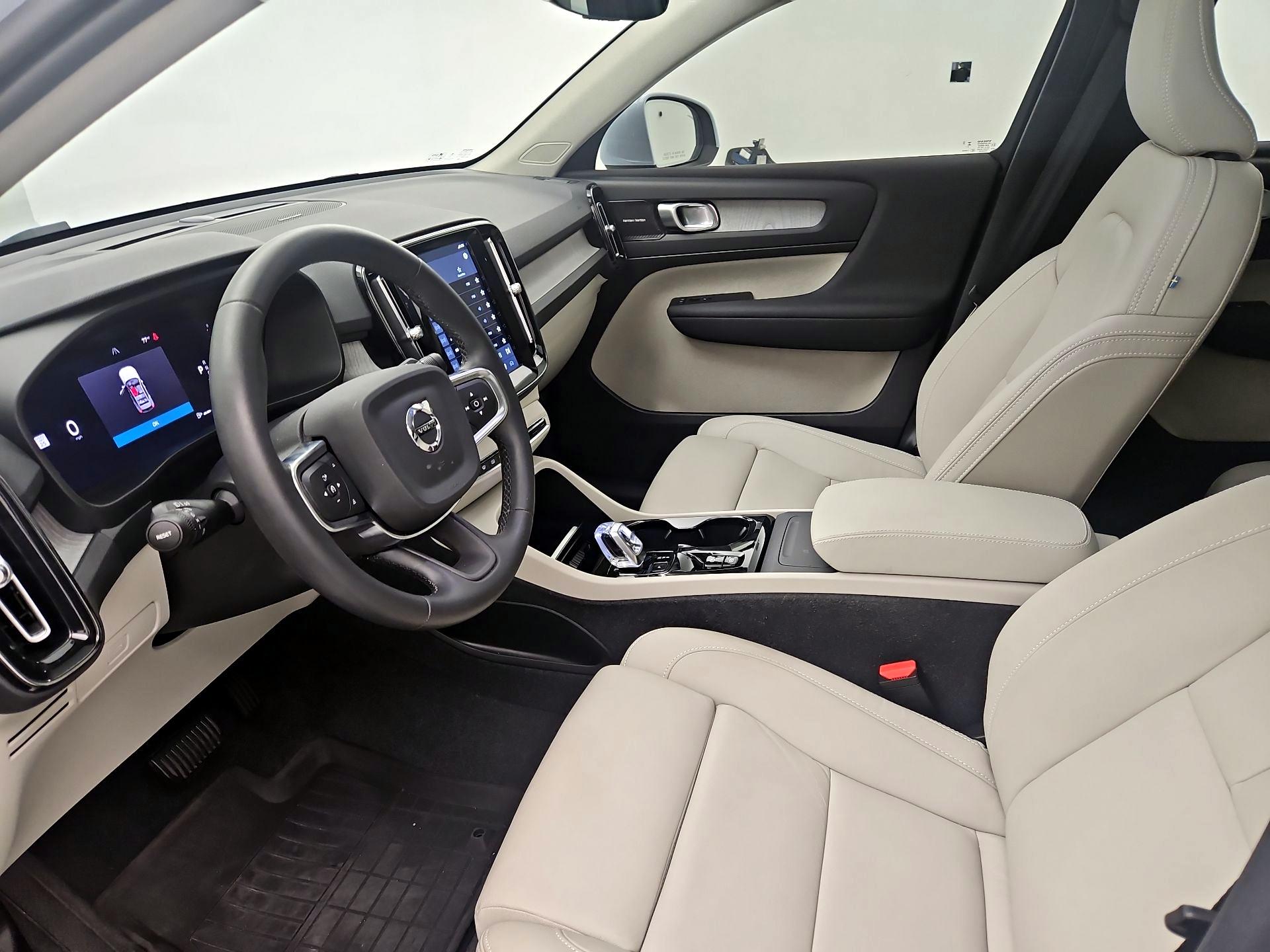 Thumbnail: 2024 Volvo XC40 - 11