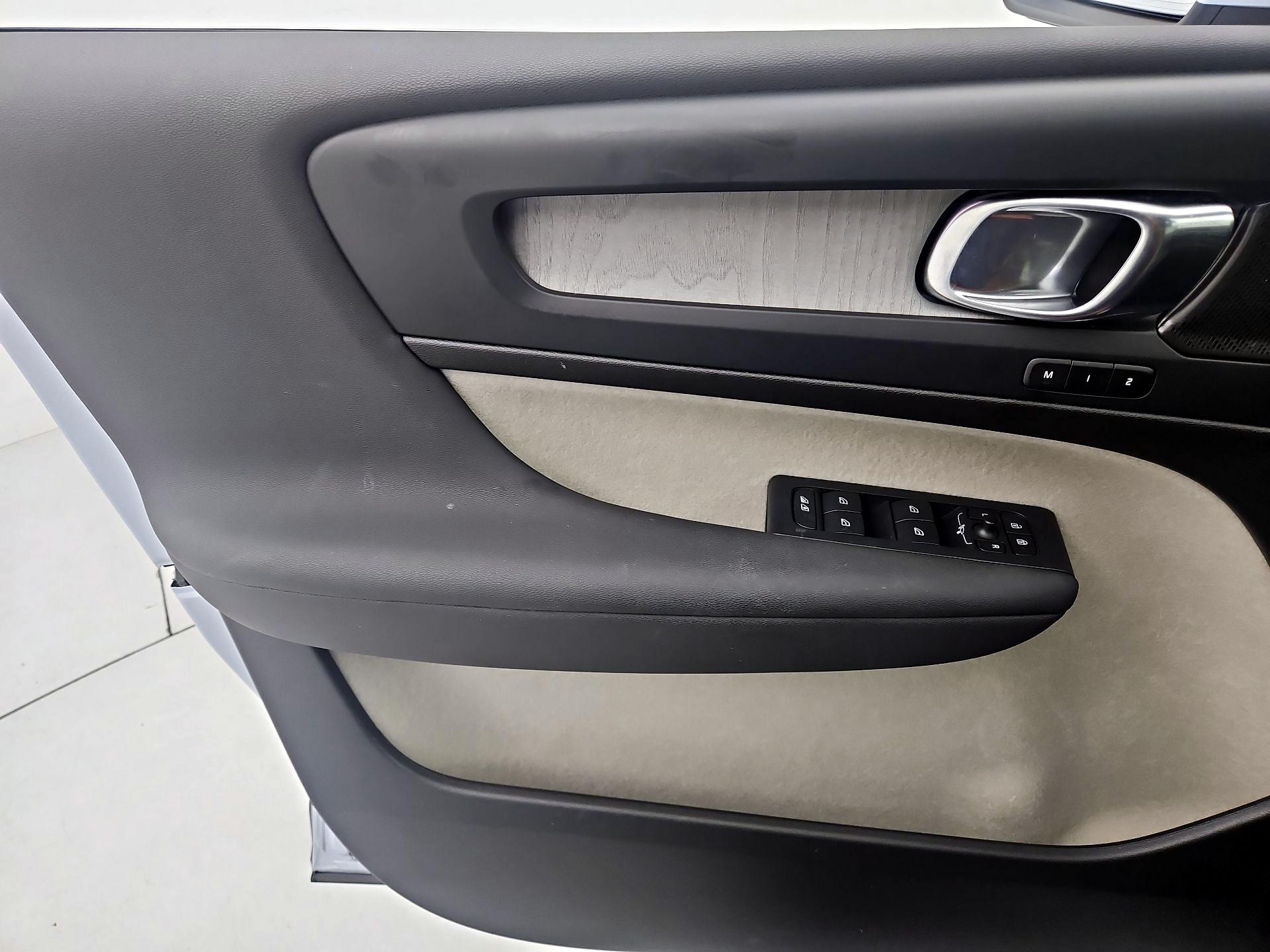 Thumbnail: 2024 Volvo XC40 - 12