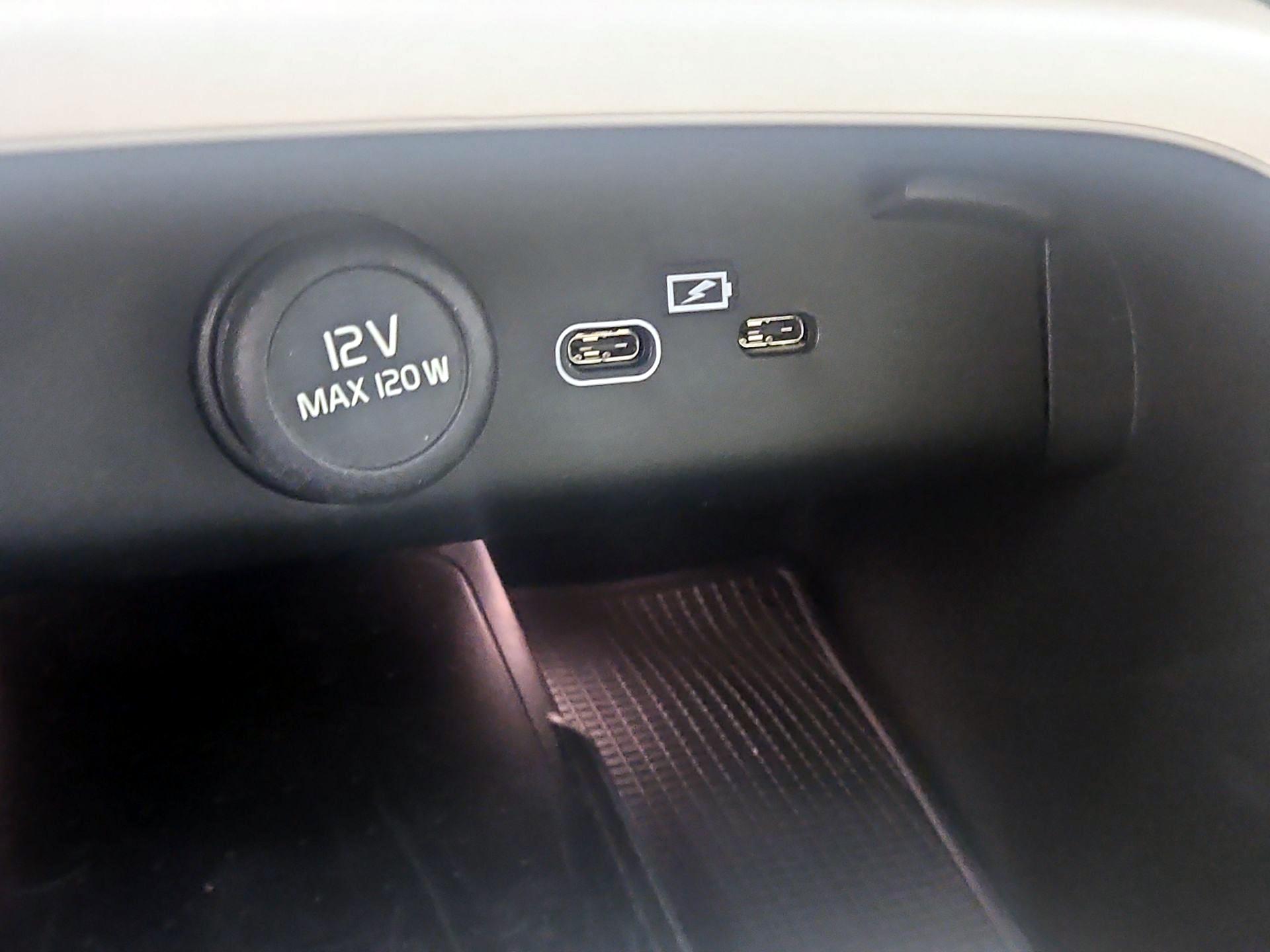 Thumbnail: 2024 Volvo XC40 - 18