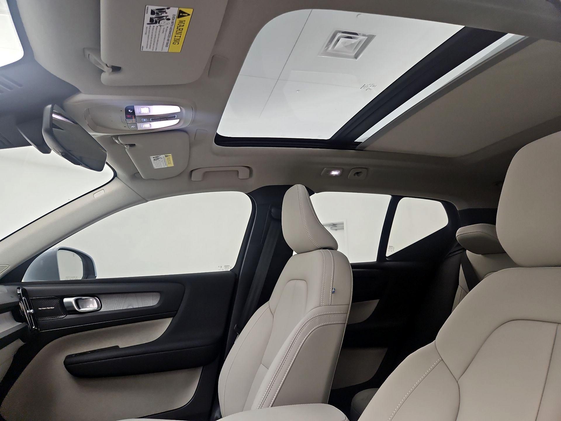 Thumbnail: 2024 Volvo XC40 - 19