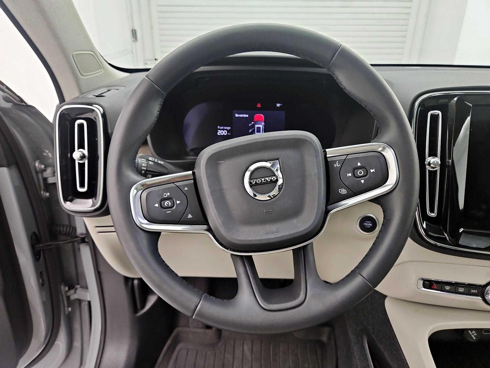 Thumbnail: 2024 Volvo XC40 - 10