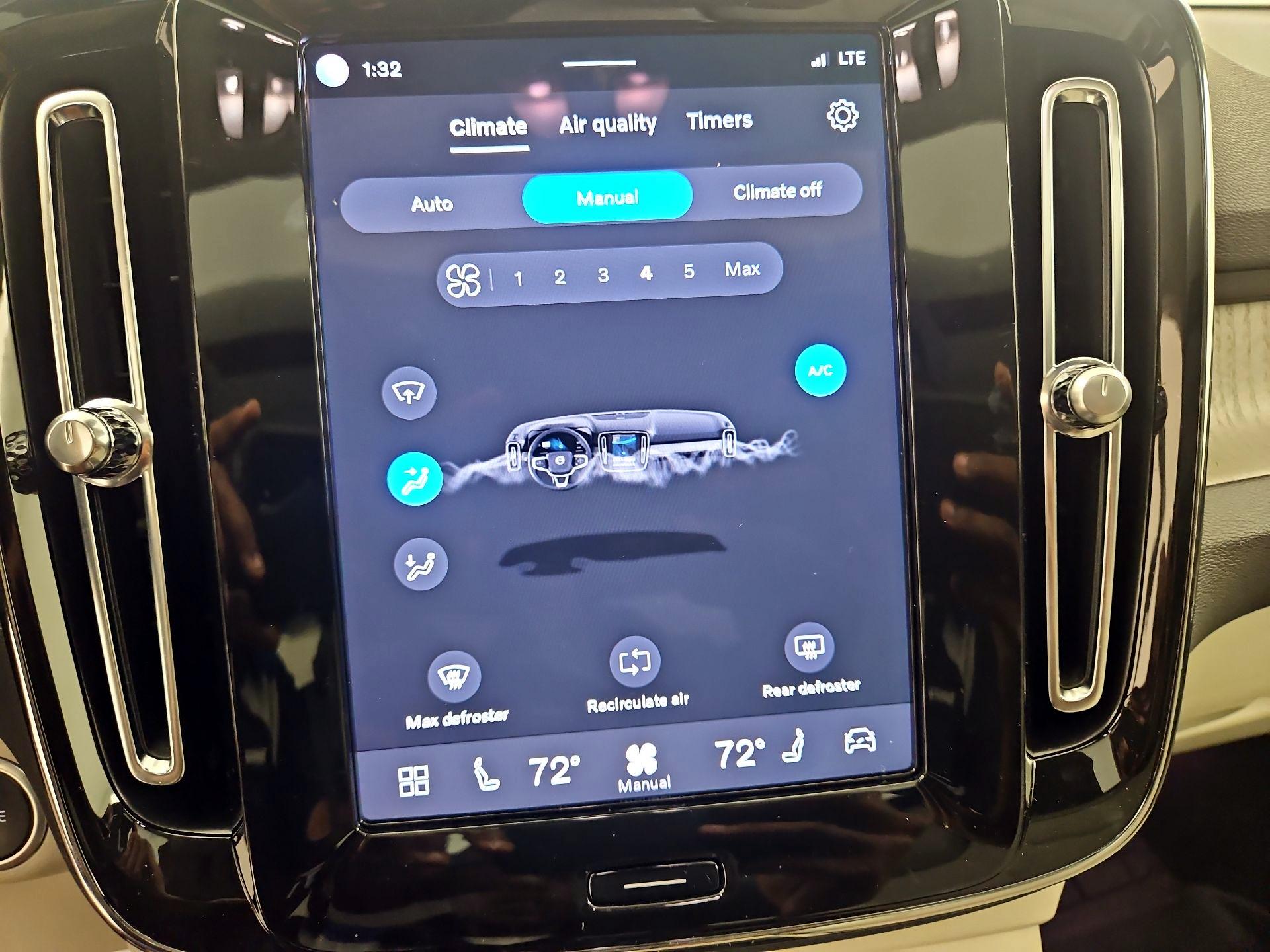Thumbnail: 2024 Volvo XC40 - 17