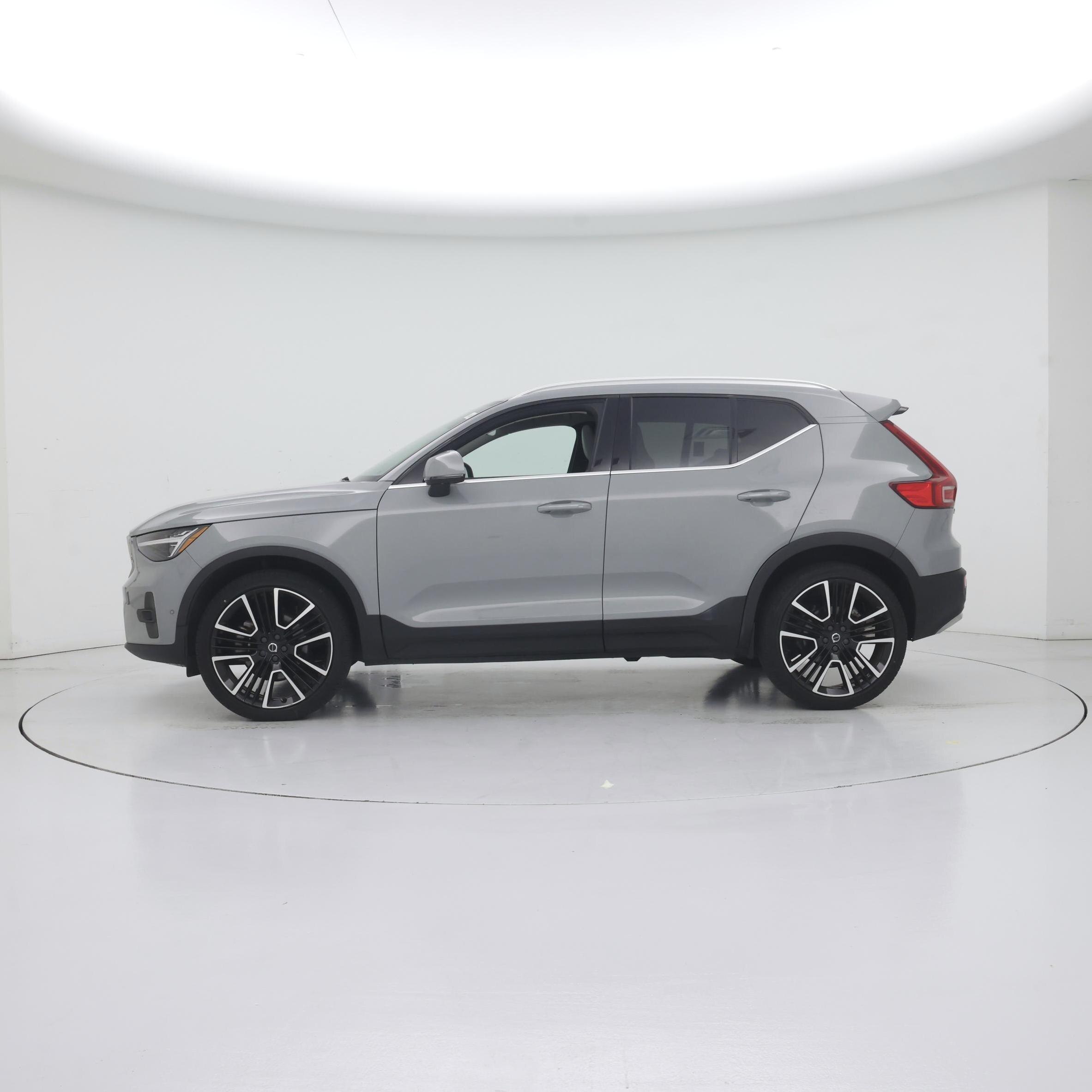 Thumbnail: 2024 Volvo XC40 - 3