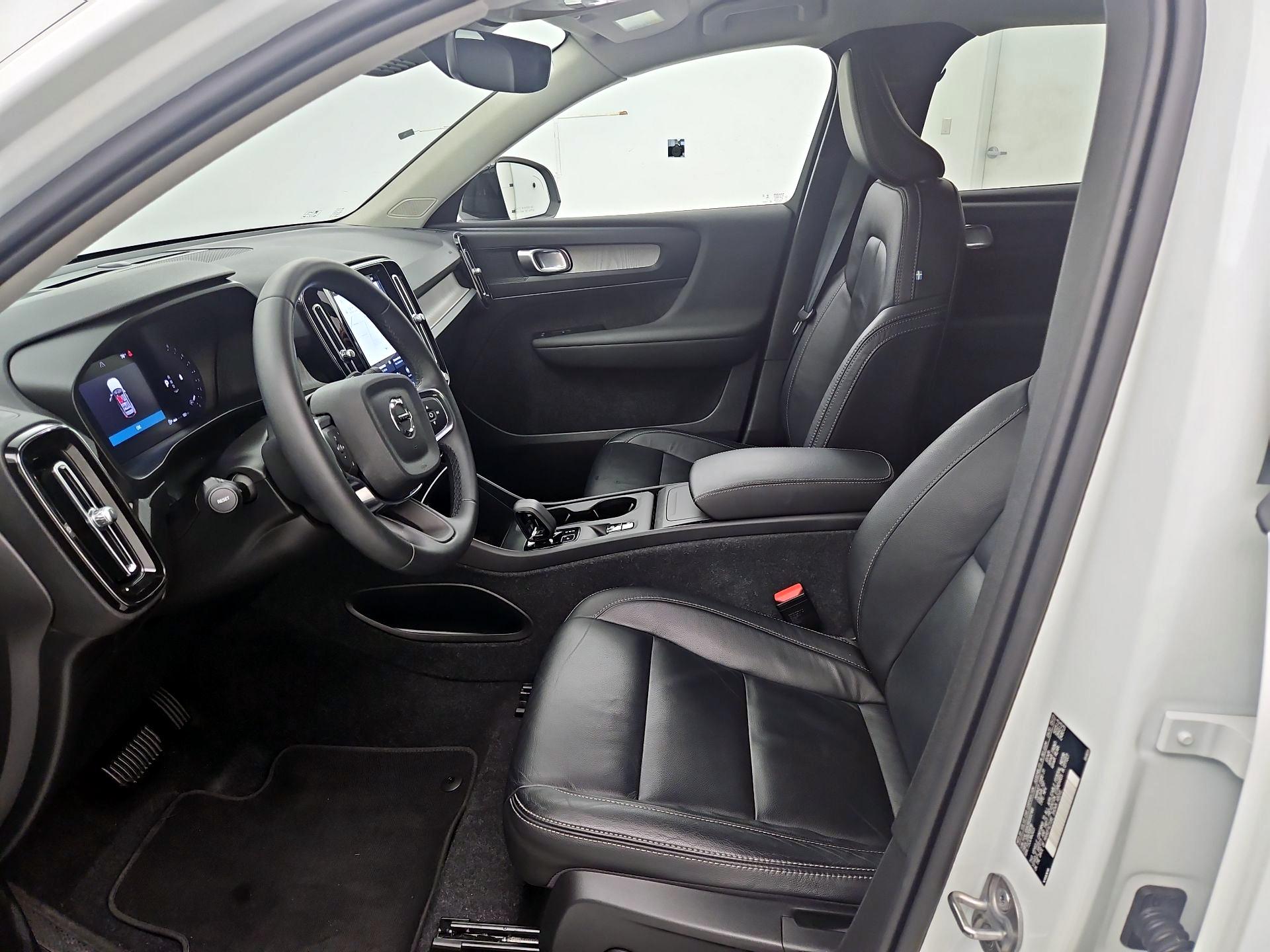 Thumbnail: 2024 Volvo XC40 - 11