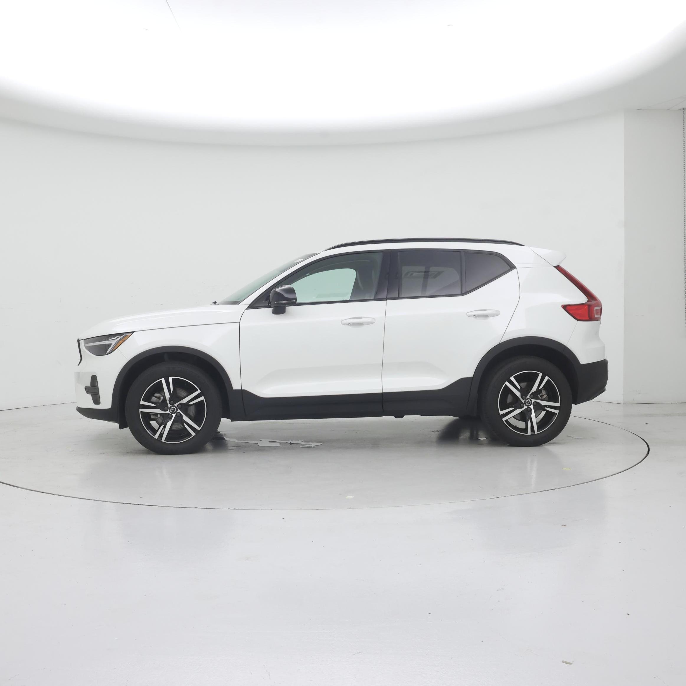 Thumbnail: 2024 Volvo XC40 - 3