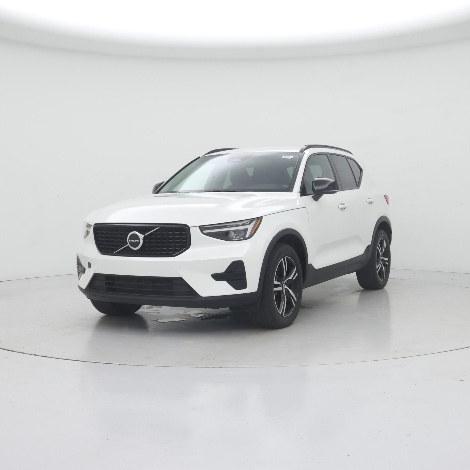 Thumbnail: 2024 Volvo XC40 - 4