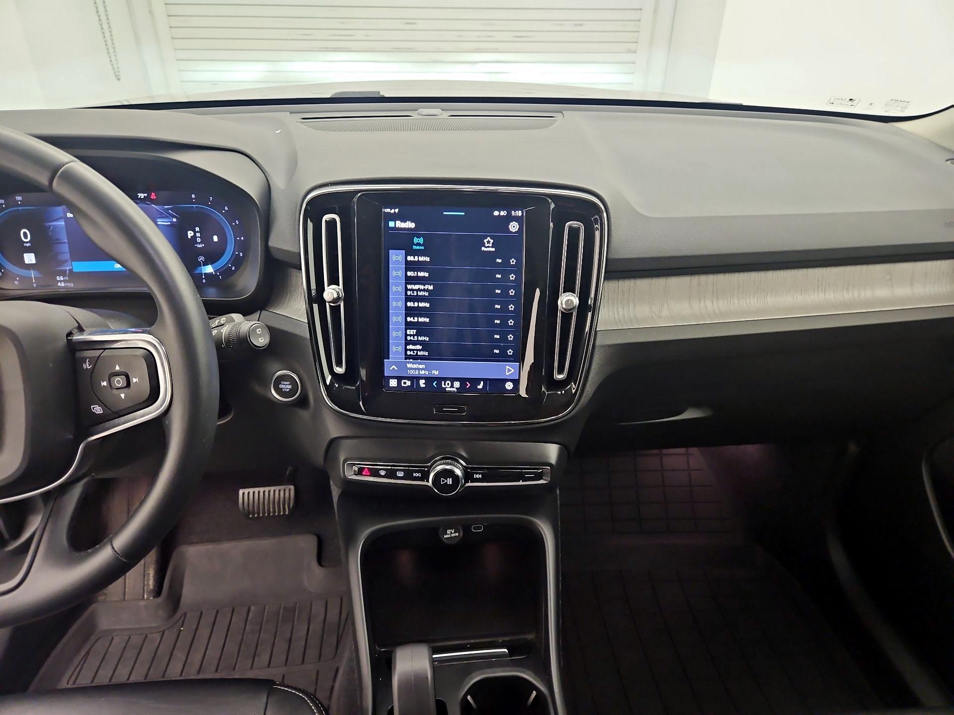 Thumbnail: 2023 Volvo XC40 - 9