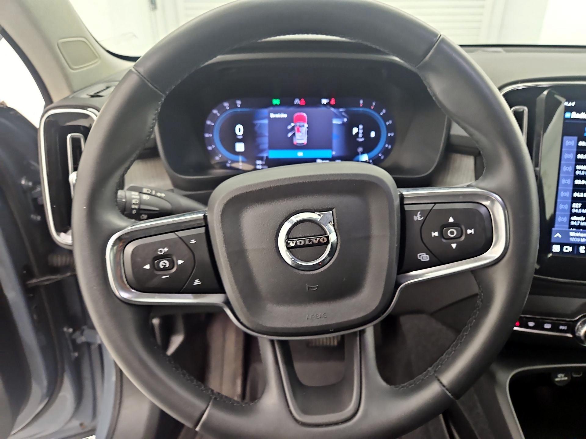 Thumbnail: 2023 Volvo XC40 - 10