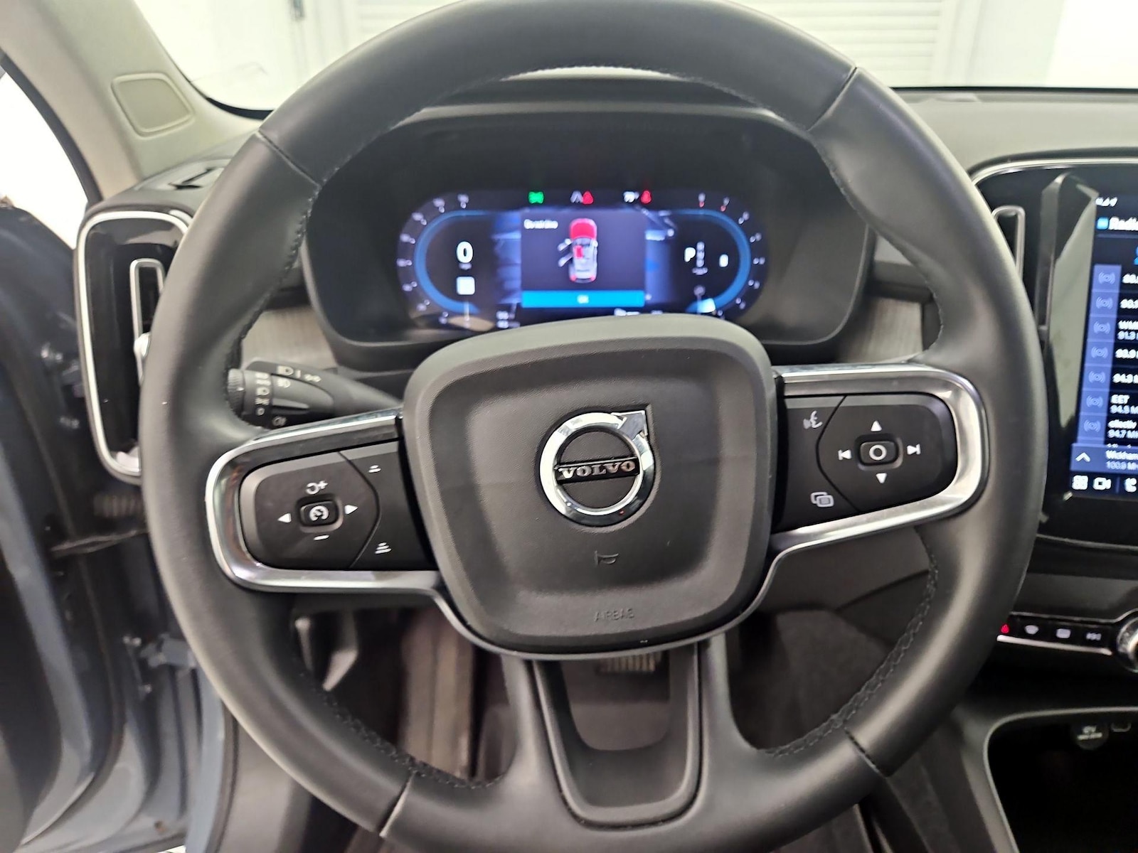2023 Volvo XC40 Core - Photo 11