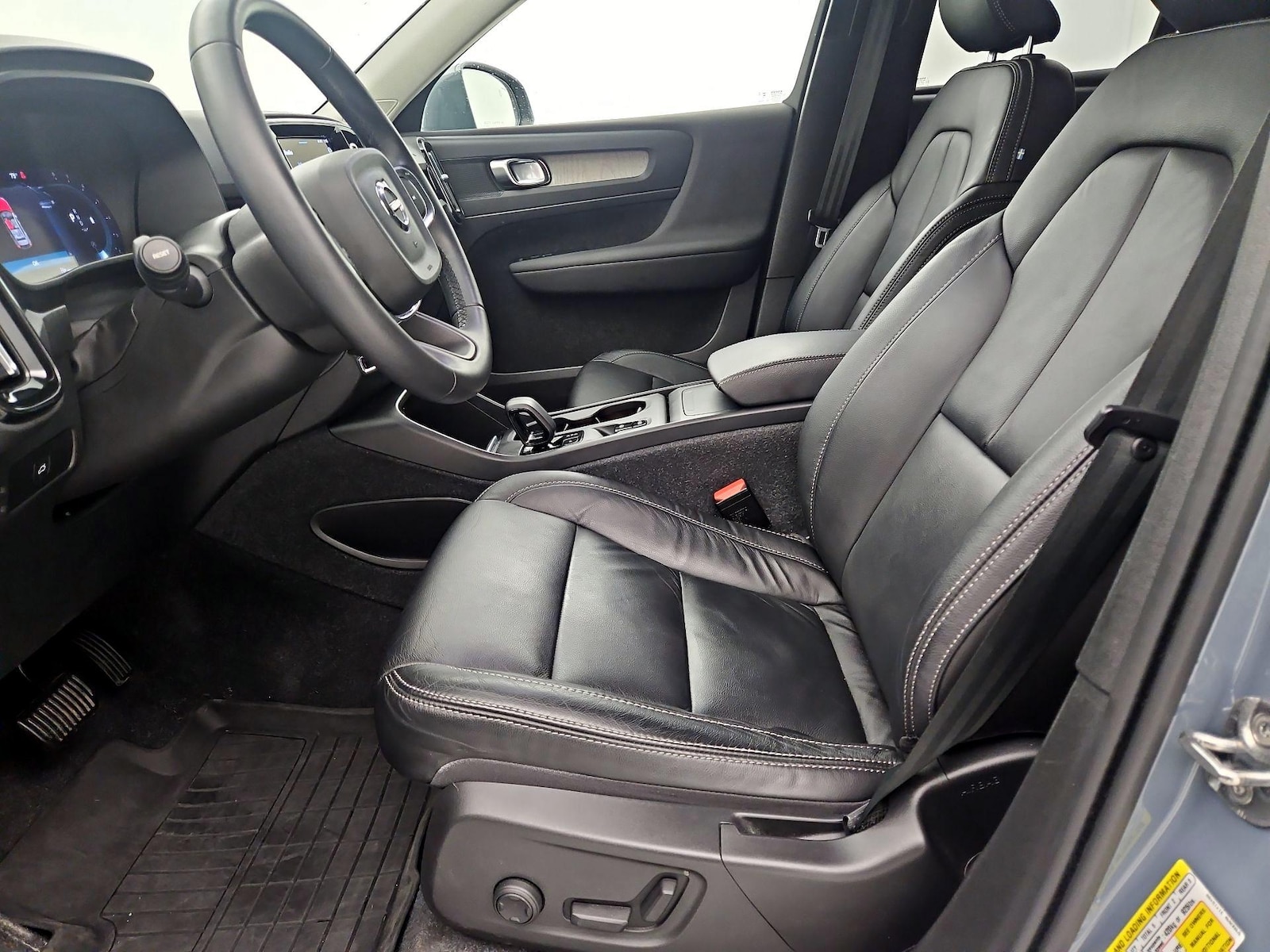 2023 Volvo XC40 Core - Photo 12