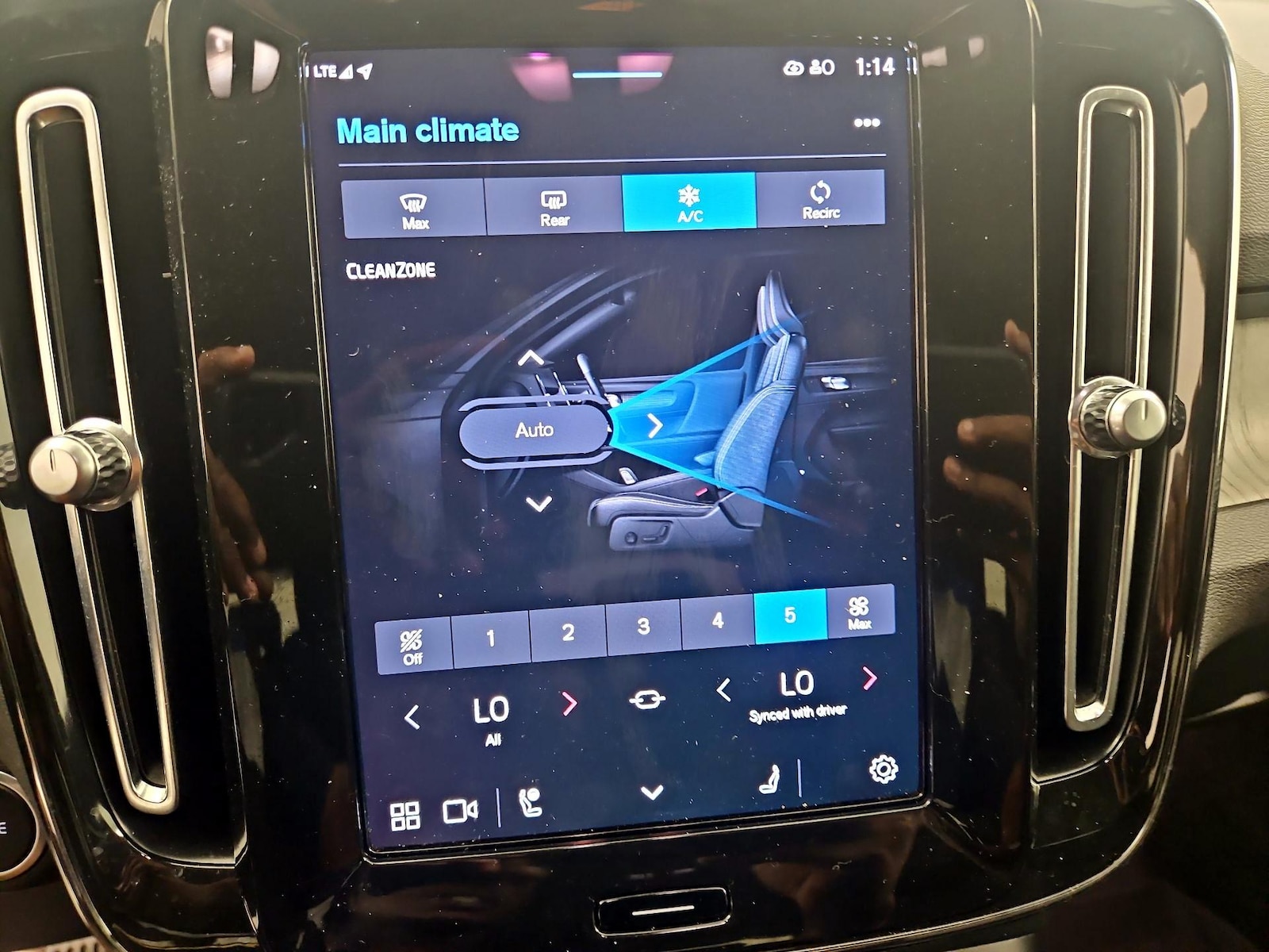 2023 Volvo XC40 Core - Photo 17
