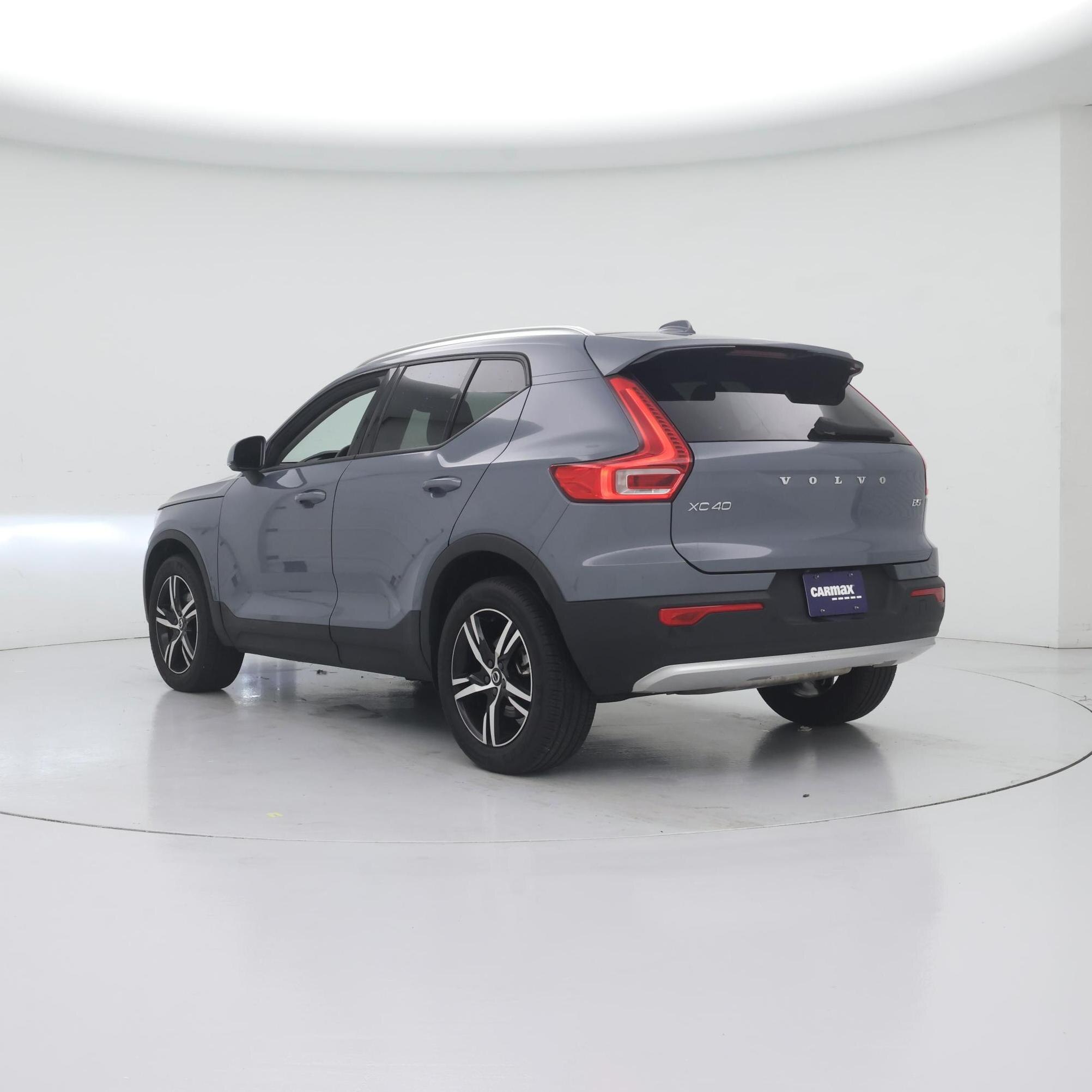 Thumbnail: 2023 Volvo XC40 - 2