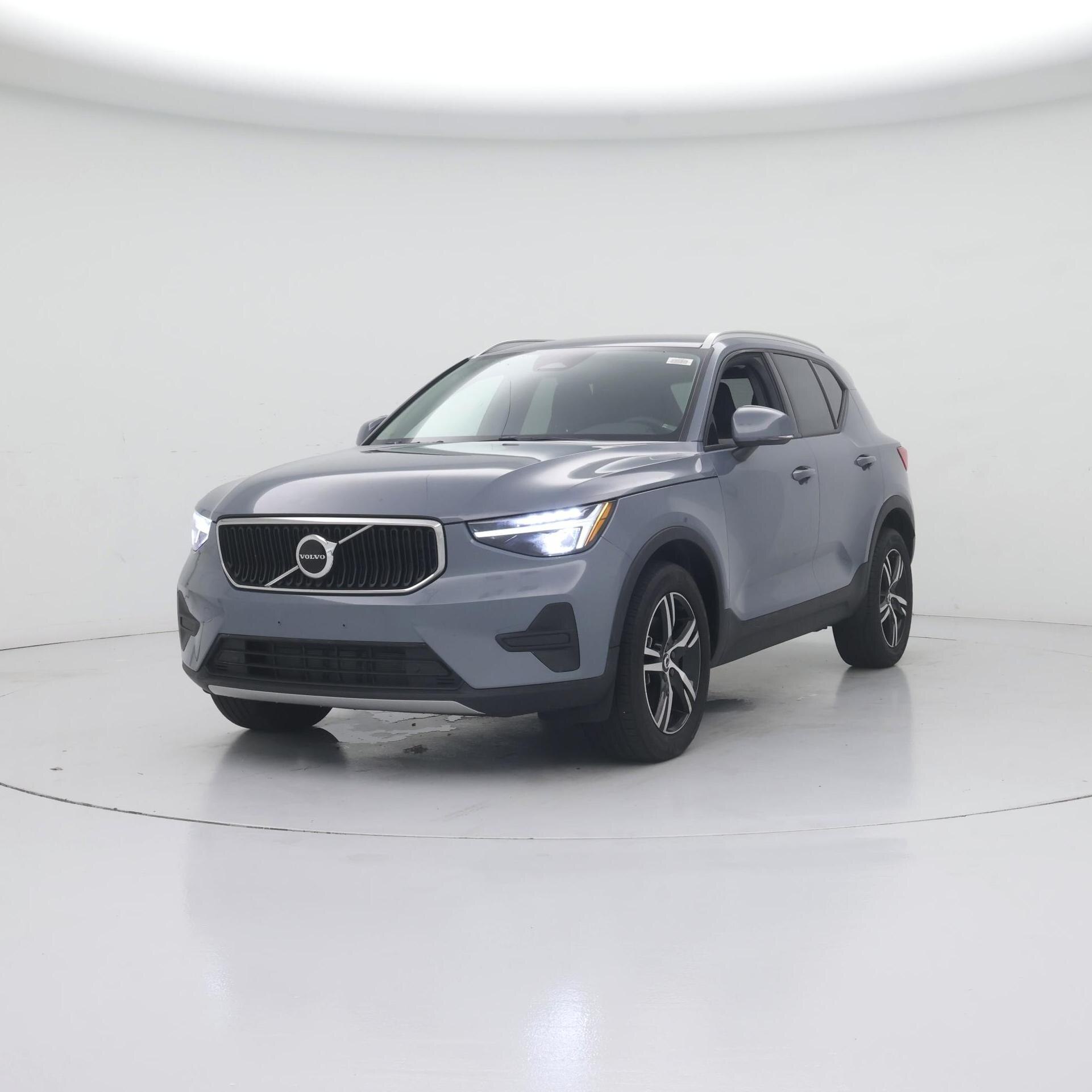 Thumbnail: 2023 Volvo XC40 - 4