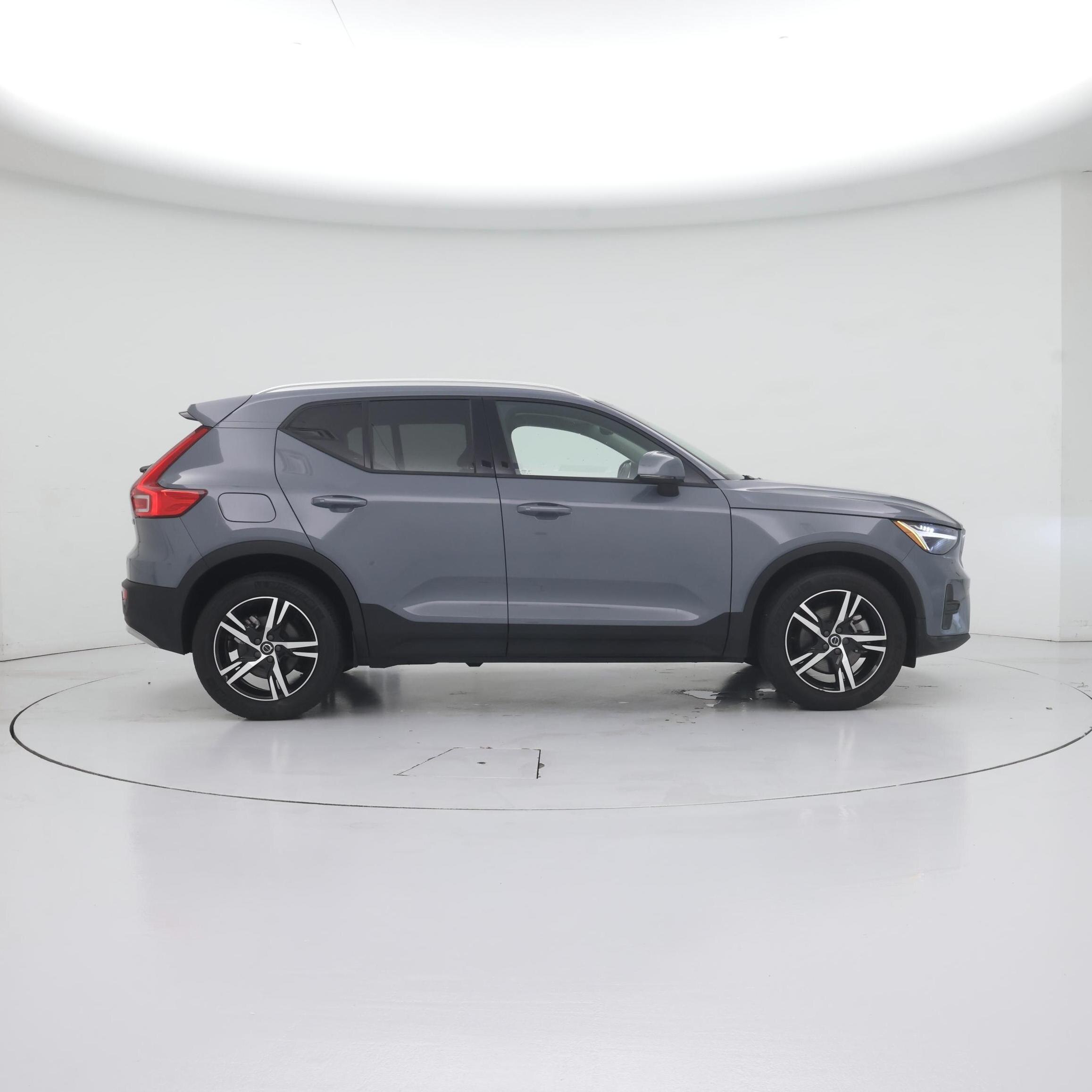 Thumbnail: 2023 Volvo XC40 - 7