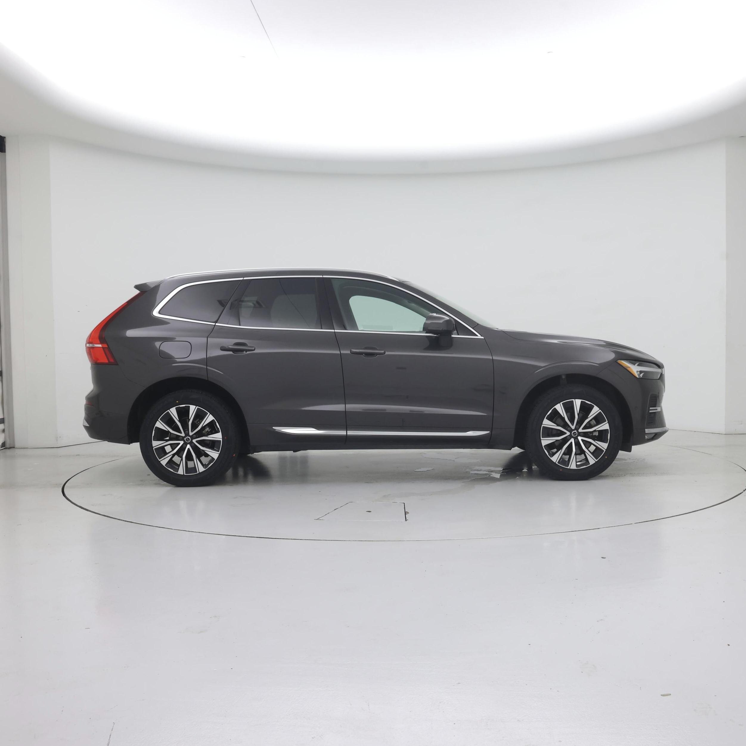 Thumbnail: 2023 Volvo XC60 - 7