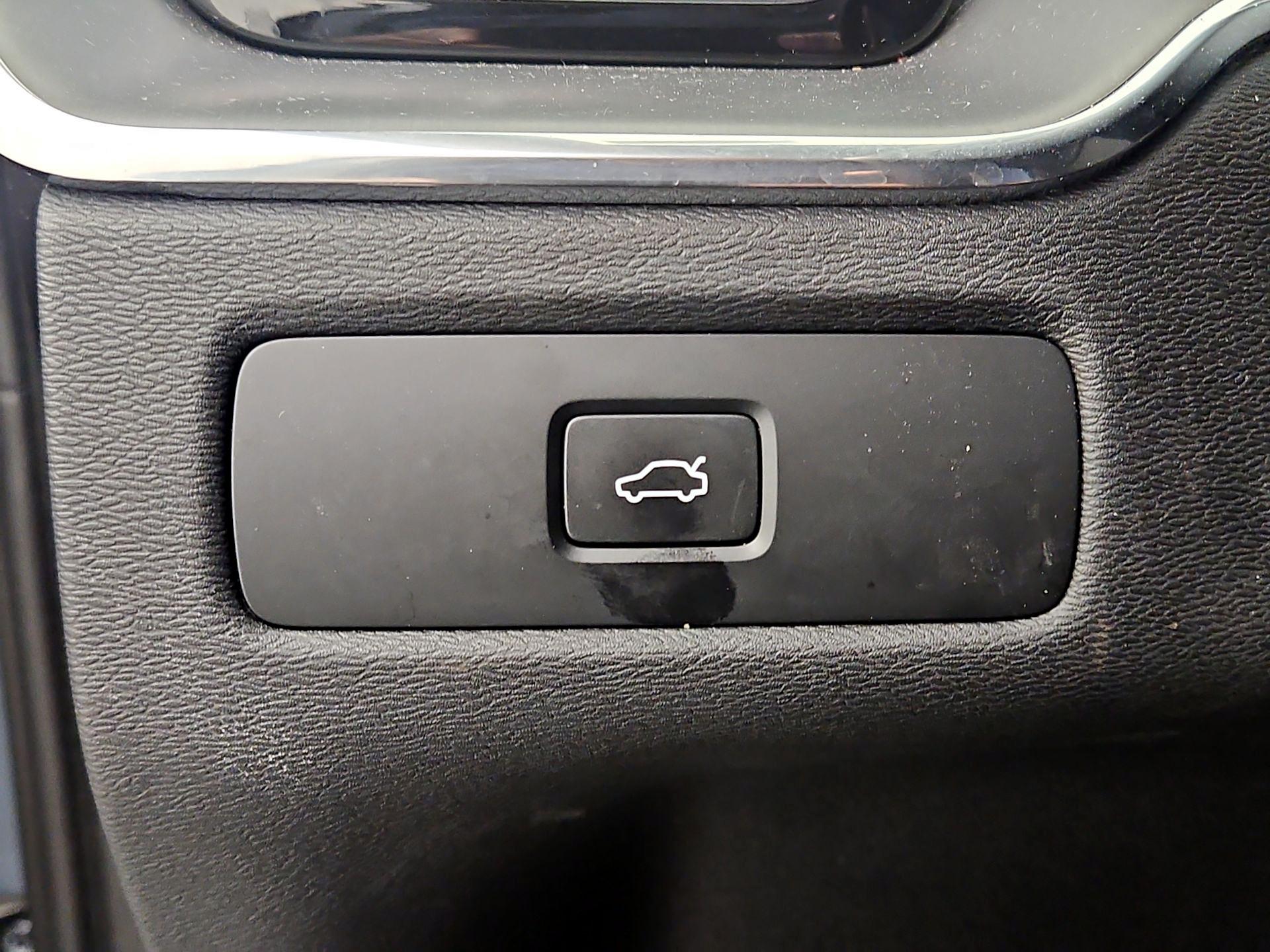 Thumbnail: 2024 Volvo XC60 - 13