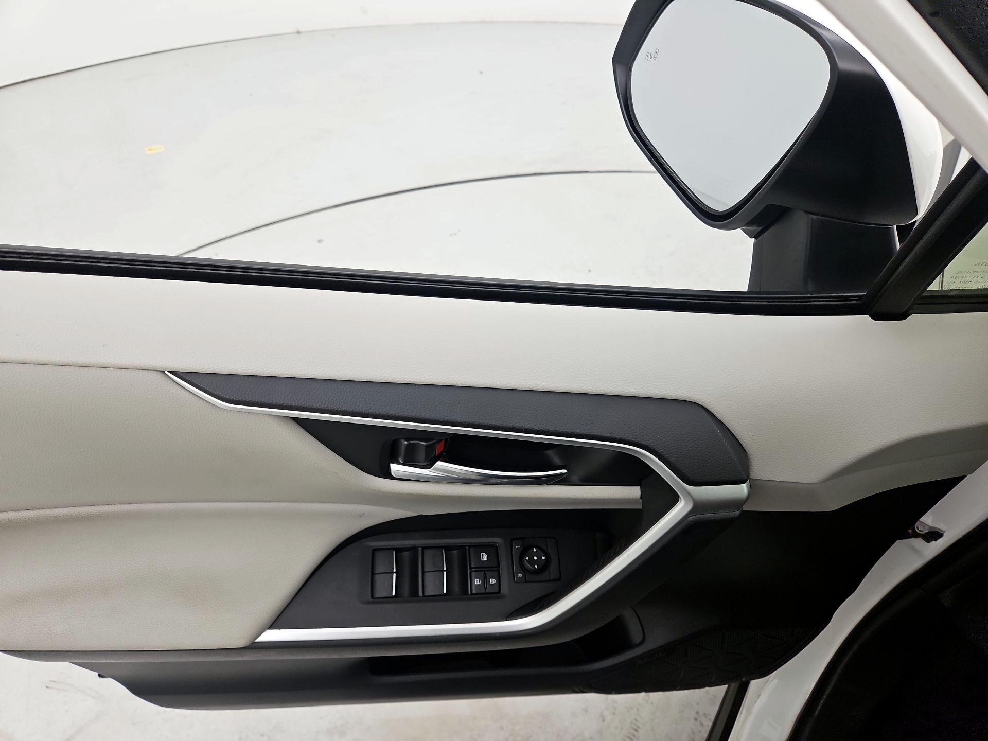 Thumbnail: 2022 Toyota RAV4 - 12