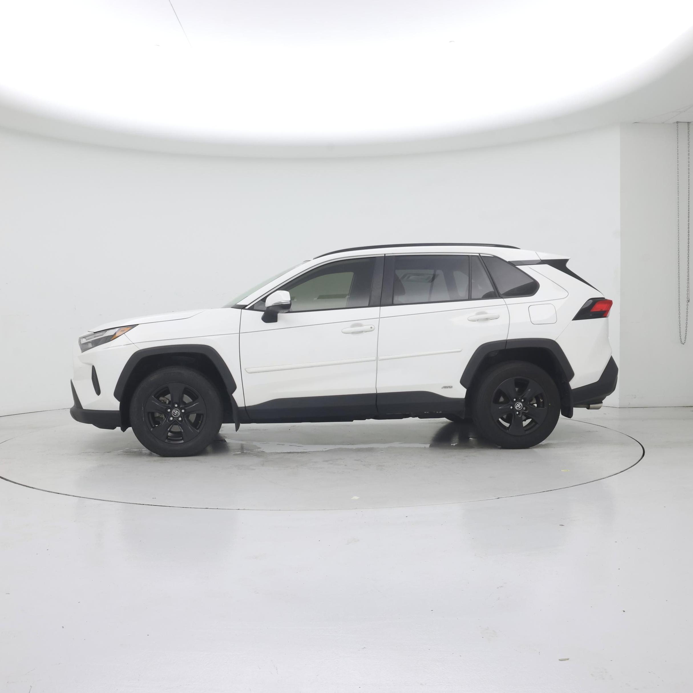Thumbnail: 2022 Toyota RAV4 - 3