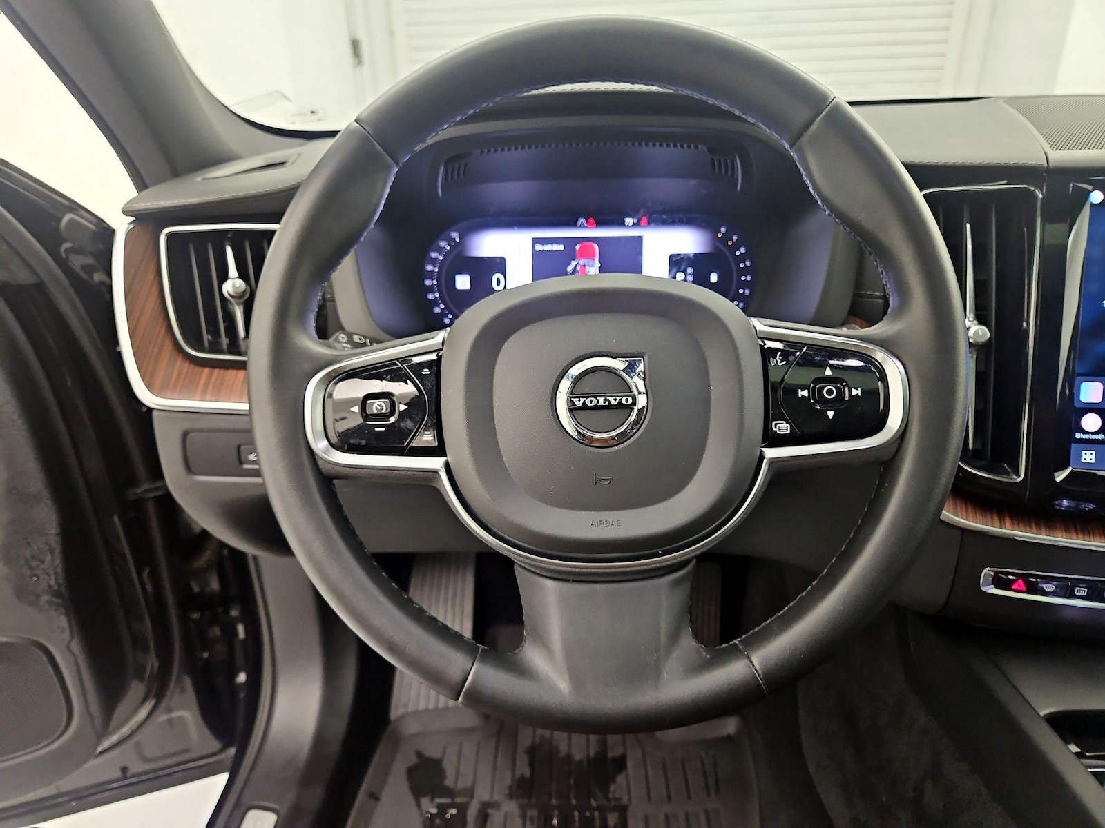 2023 Volvo XC60 Ultimate - Photo 11