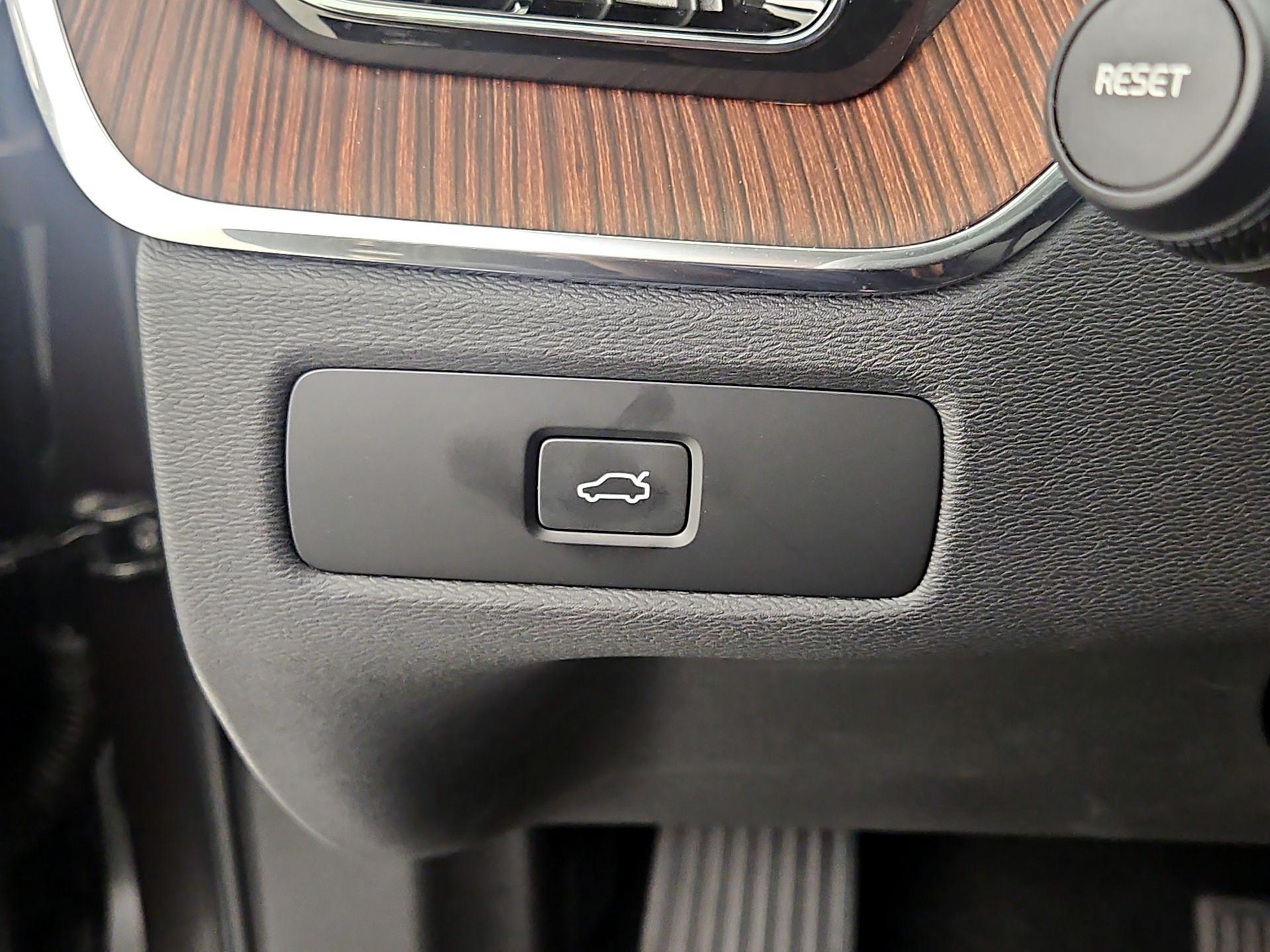 Thumbnail: 2024 Volvo XC60 - 13