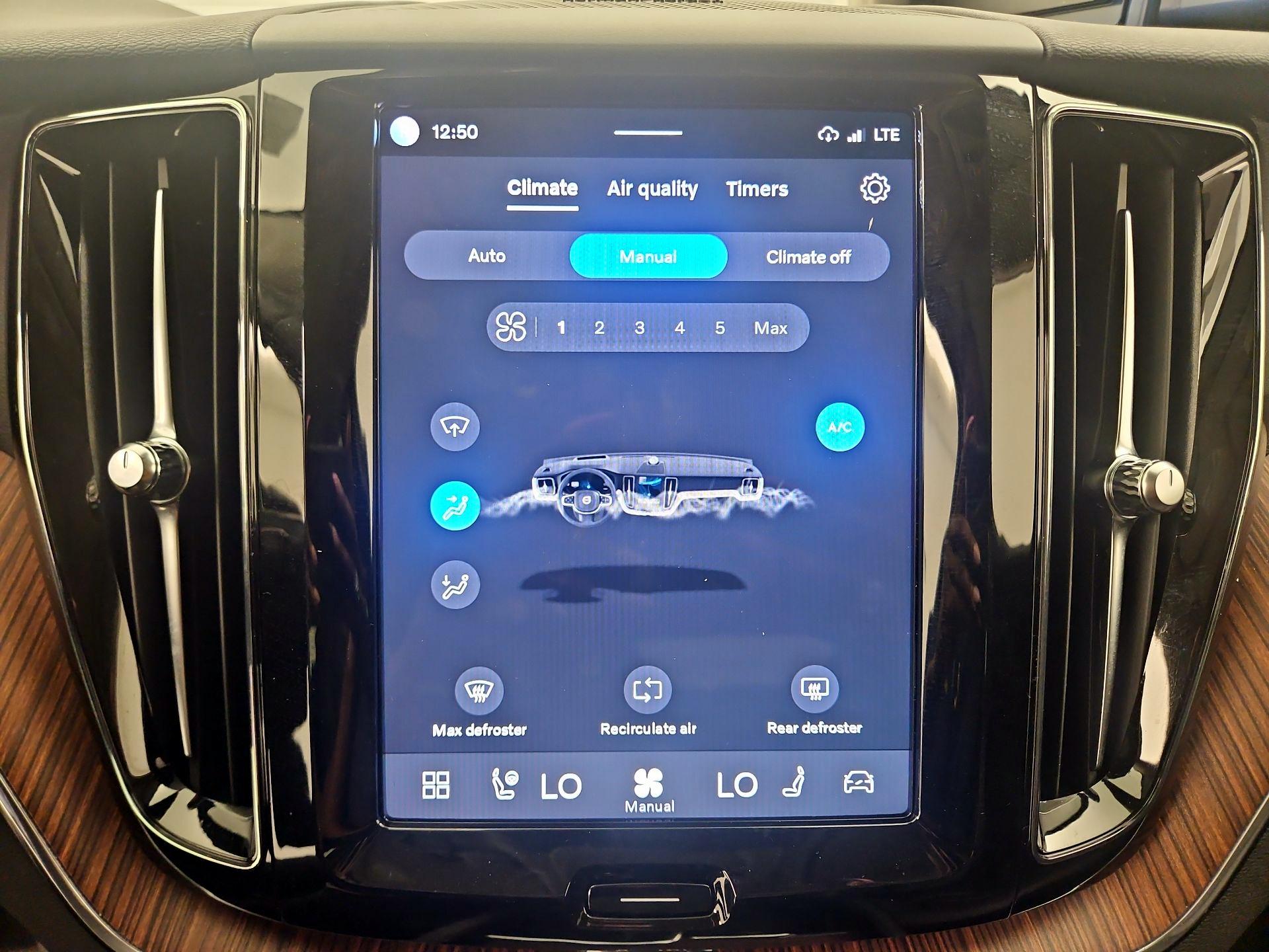 Thumbnail: 2024 Volvo XC60 - 17