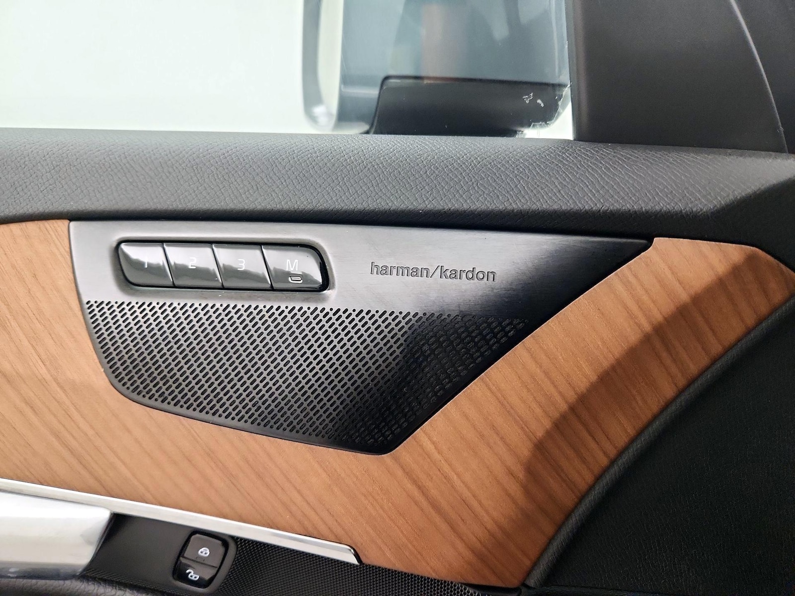 2022 Volvo XC90 Momentum - Photo 25
