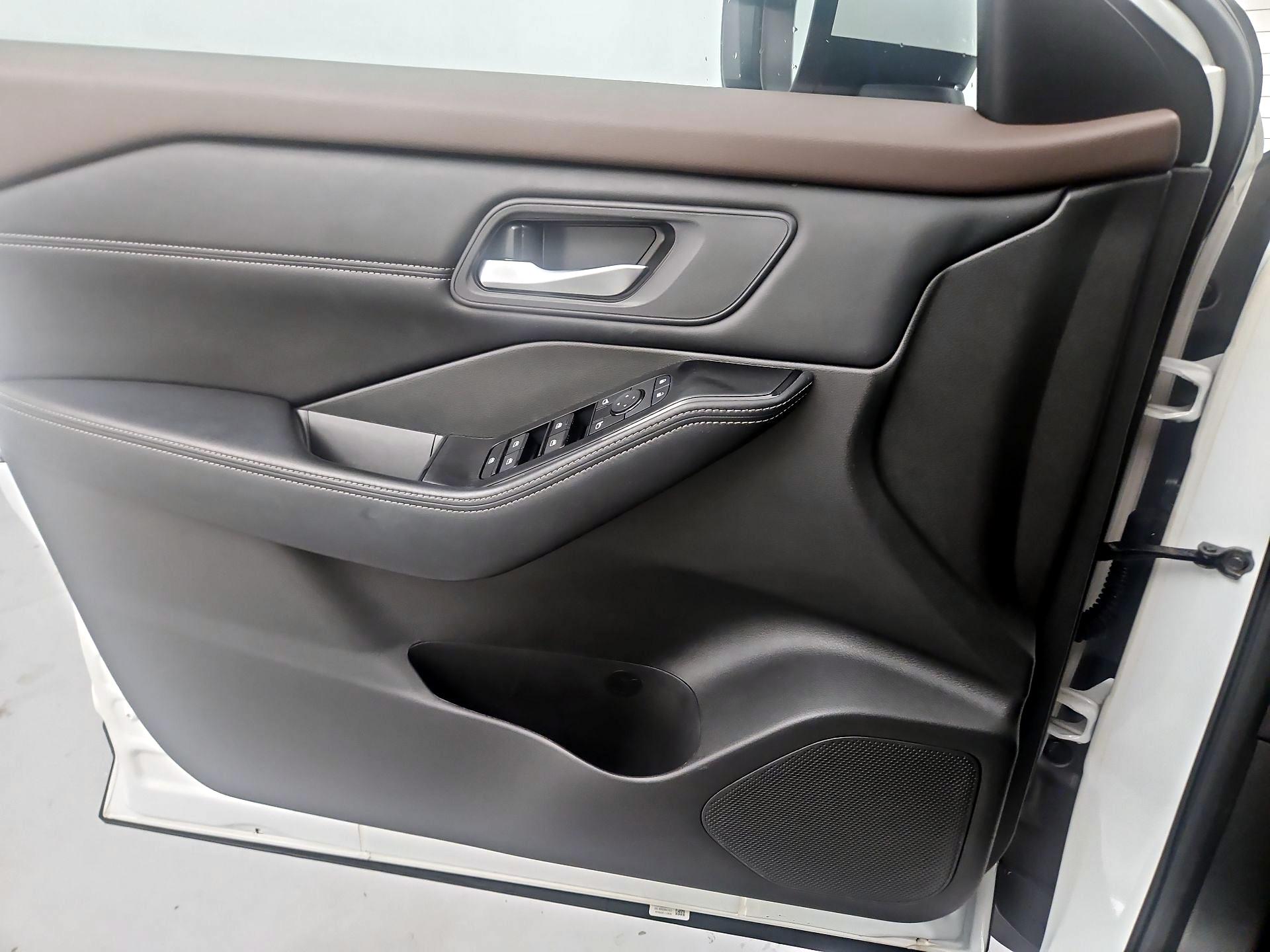 Thumbnail: 2023 Nissan Rogue - 10