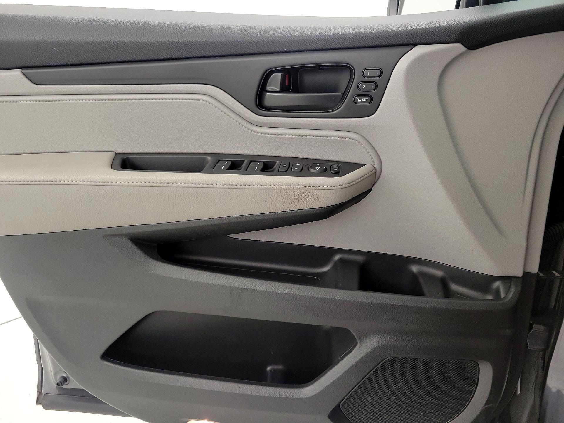 Thumbnail: 2018 Honda Odyssey - 12