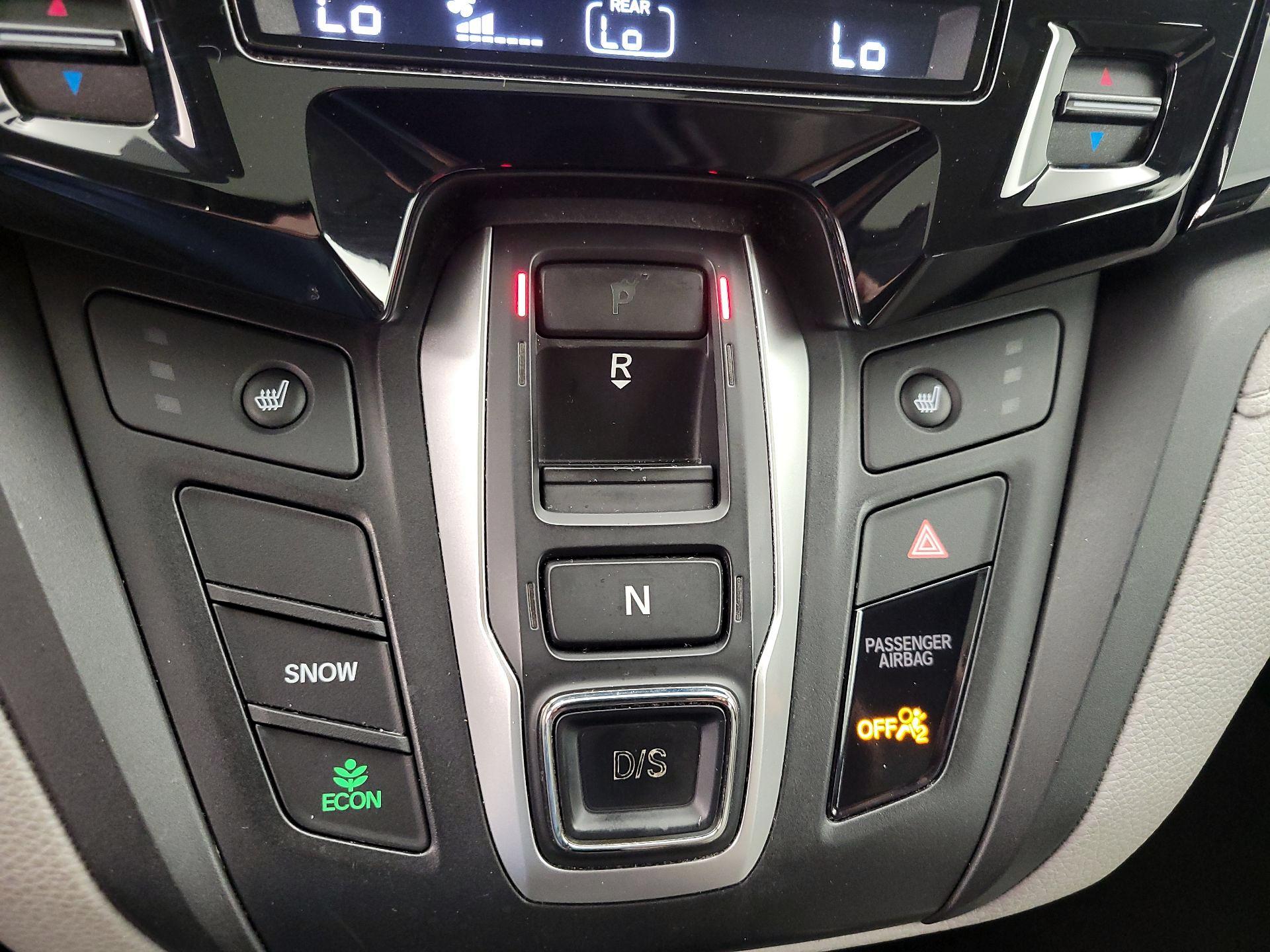 Thumbnail: 2018 Honda Odyssey - 17