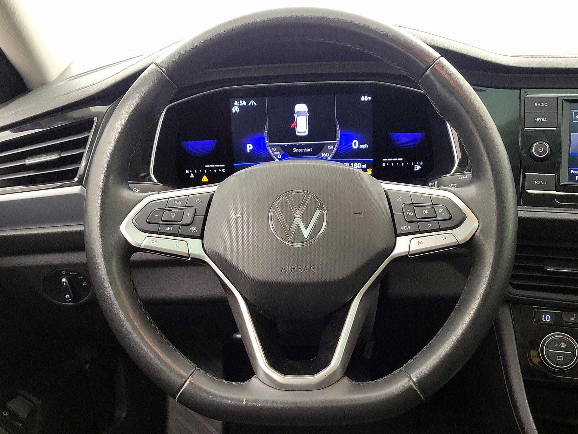 Thumbnail: 2022 Volkswagen Jetta - 10