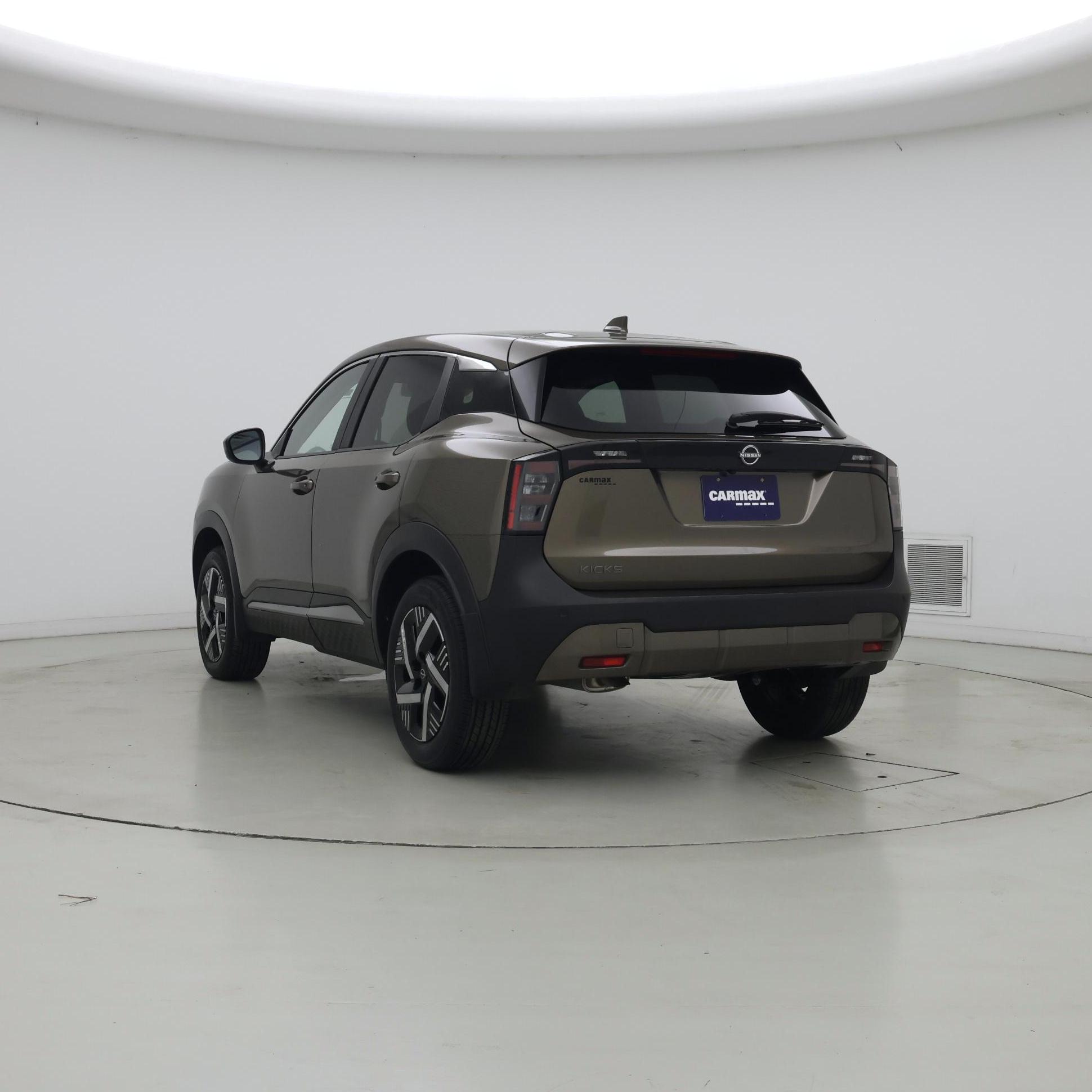 Thumbnail: 2025 Nissan Kicks - 2