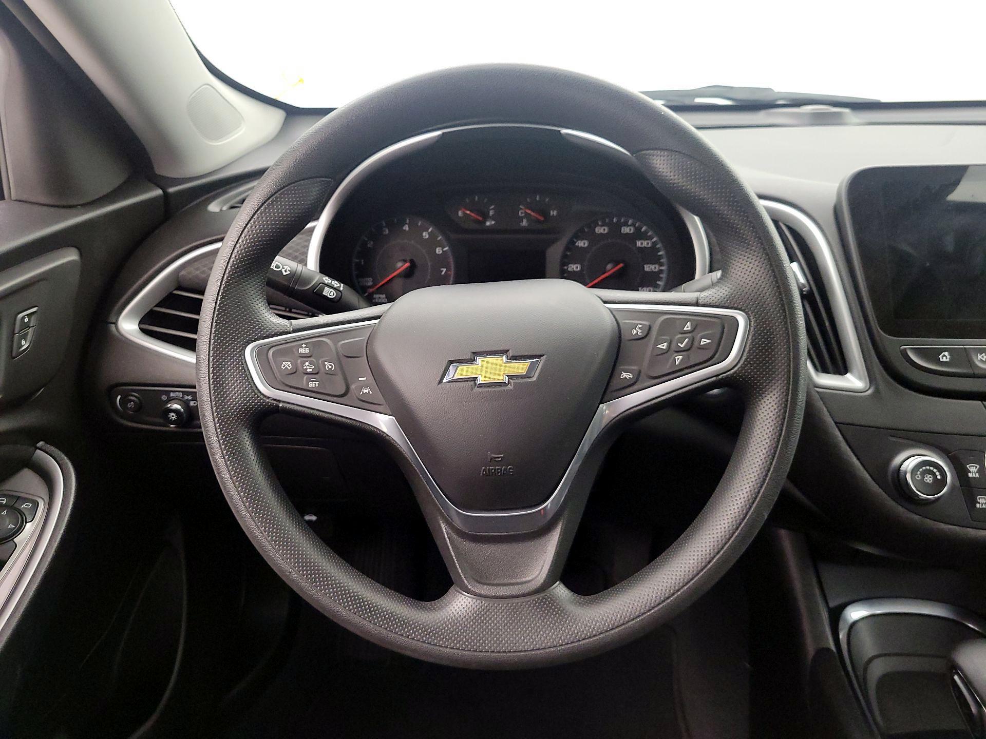 Thumbnail: 2022 Chevrolet Malibu - 10