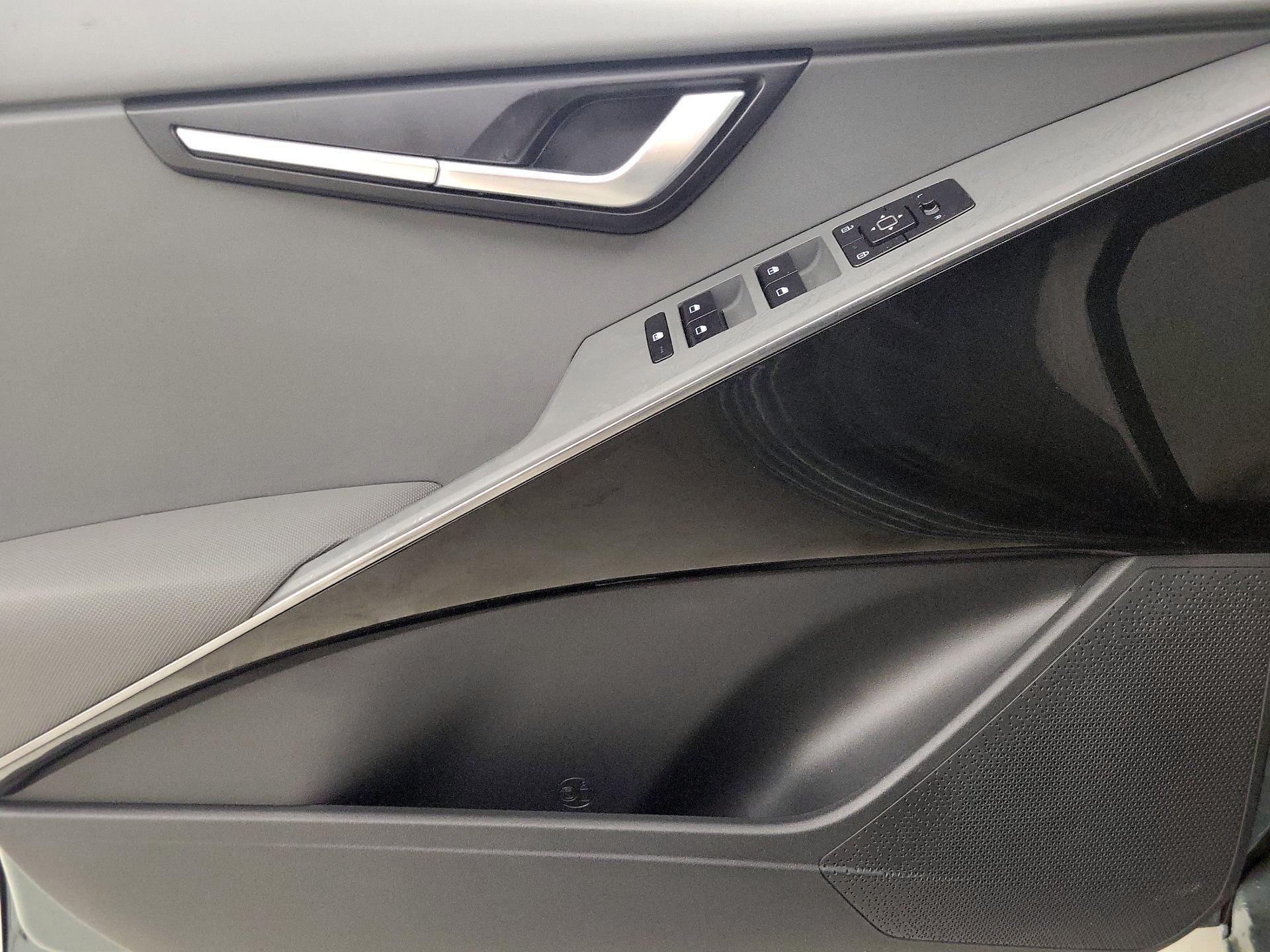 Thumbnail: 2025 Kia Niro - 12