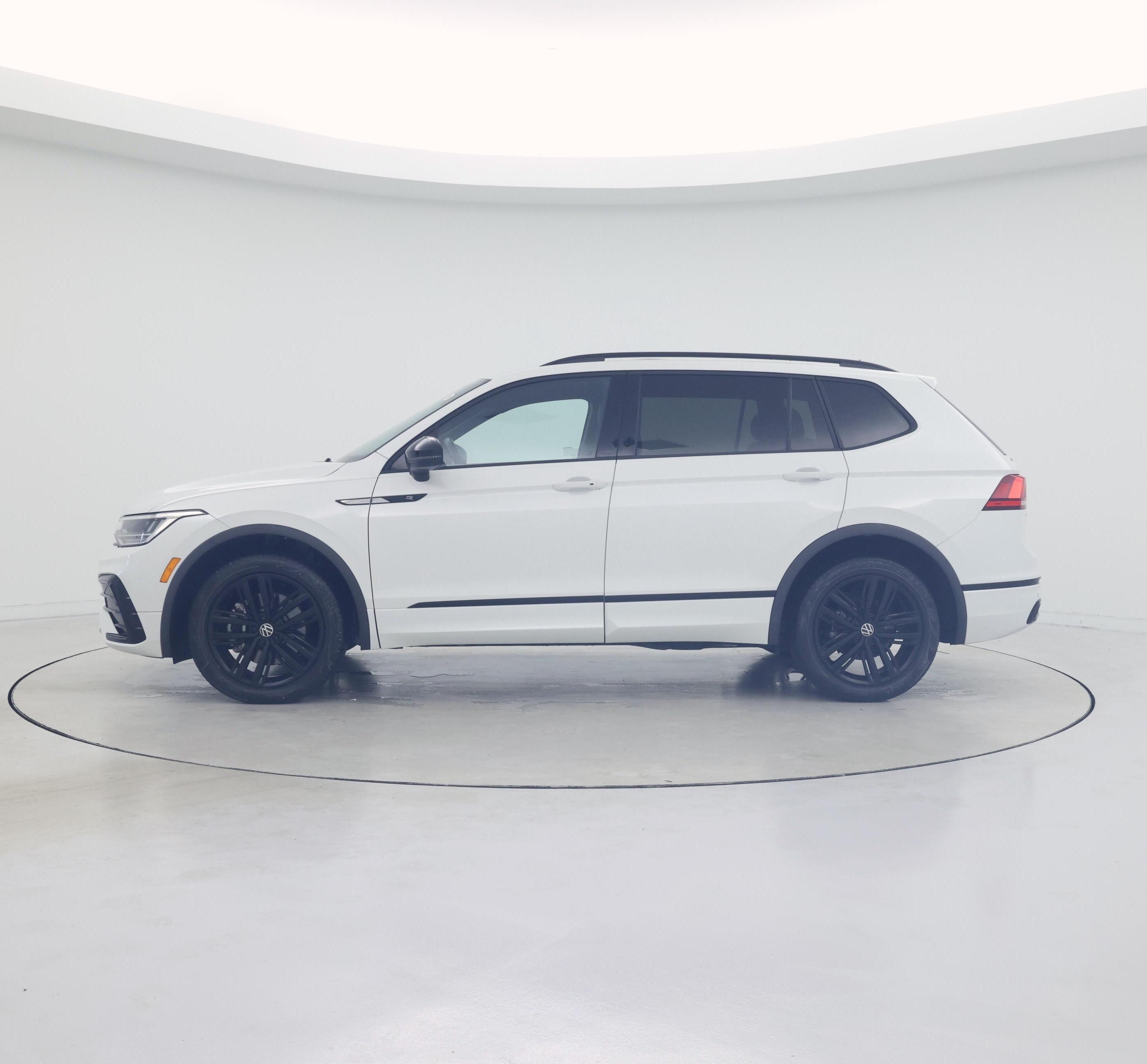 Thumbnail: 2022 Volkswagen Tiguan - 3