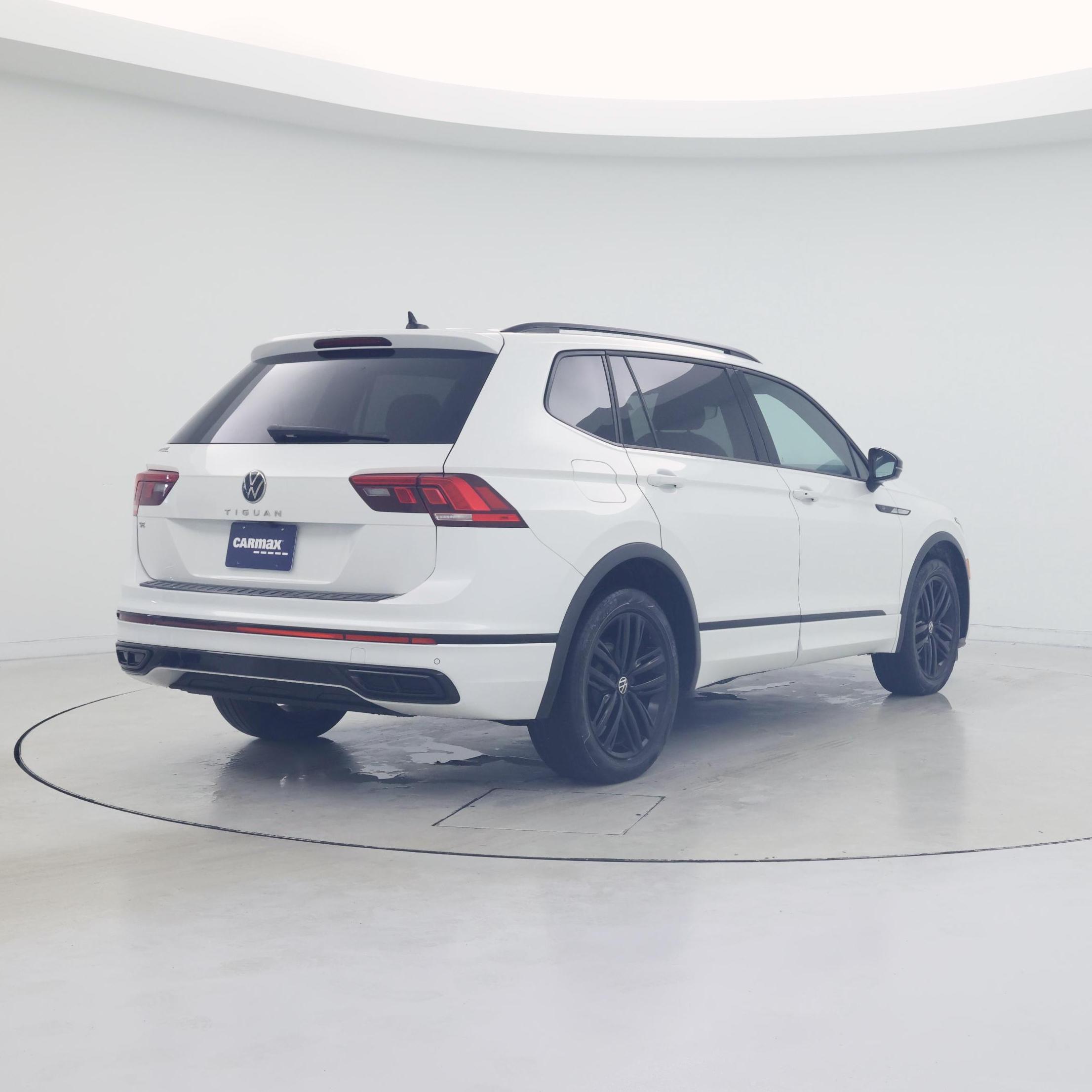 Thumbnail: 2022 Volkswagen Tiguan - 8