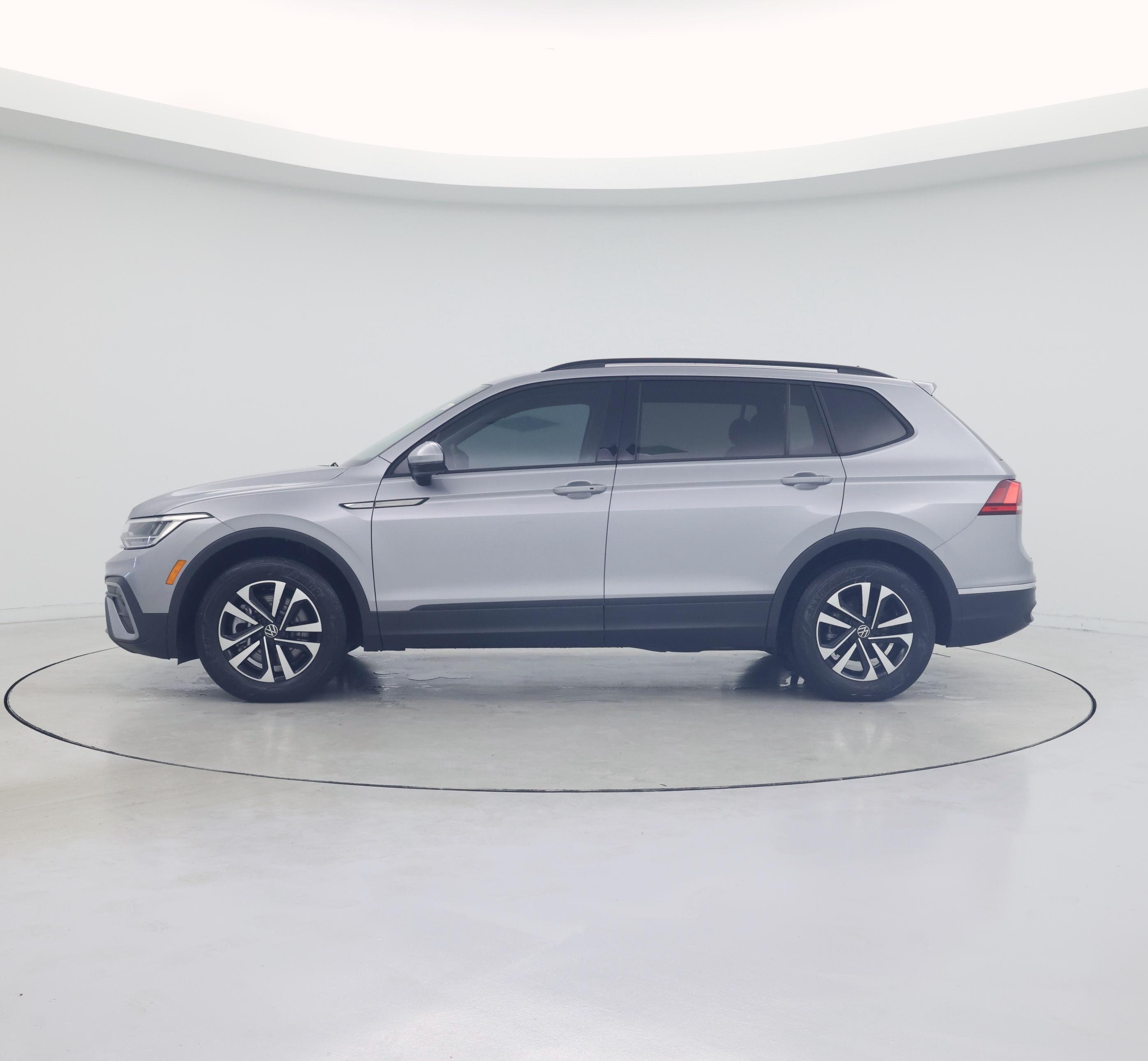 Thumbnail: 2024 Volkswagen Tiguan - 3