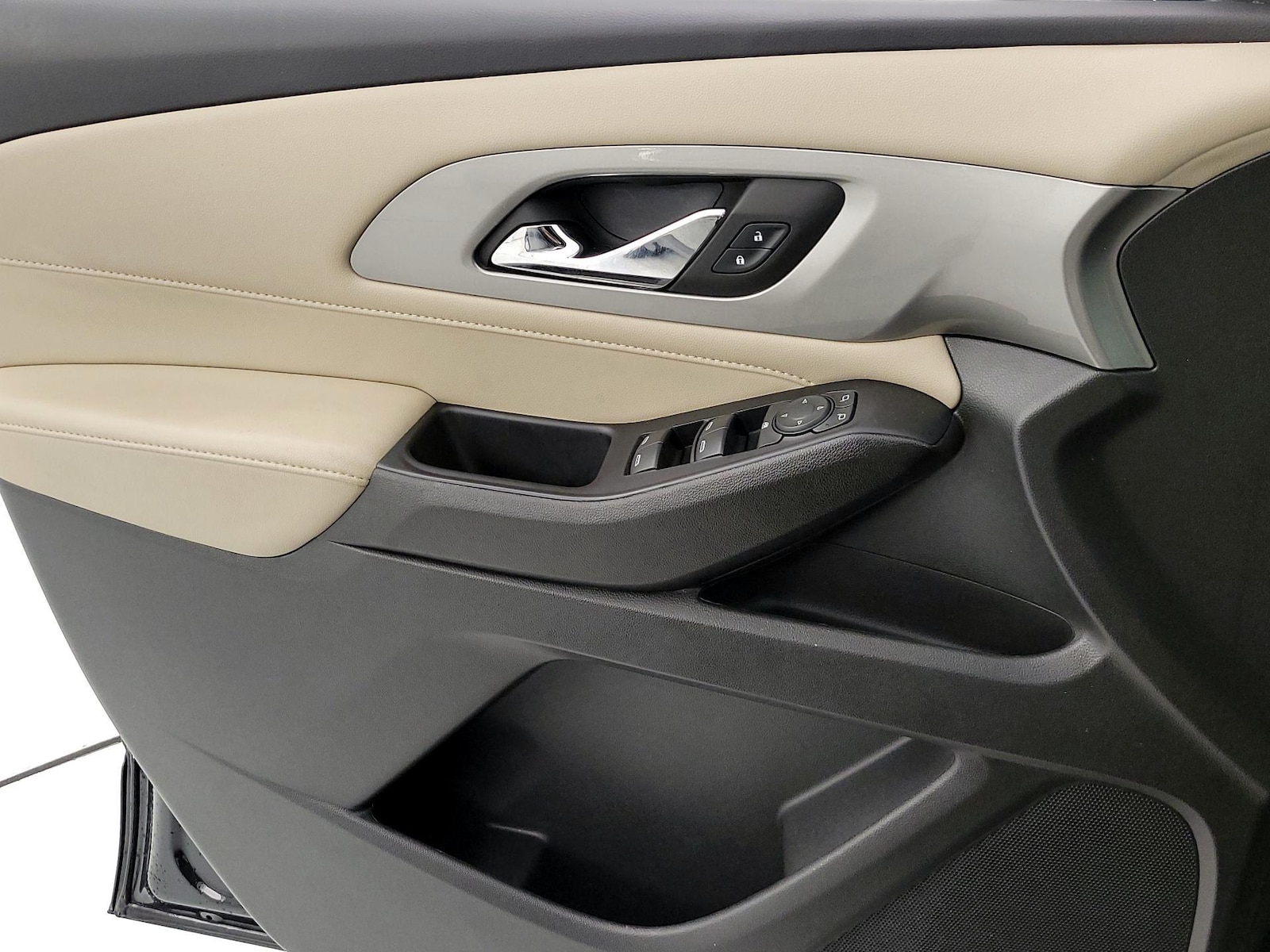2023 Chevrolet Traverse LS - Photo 13
