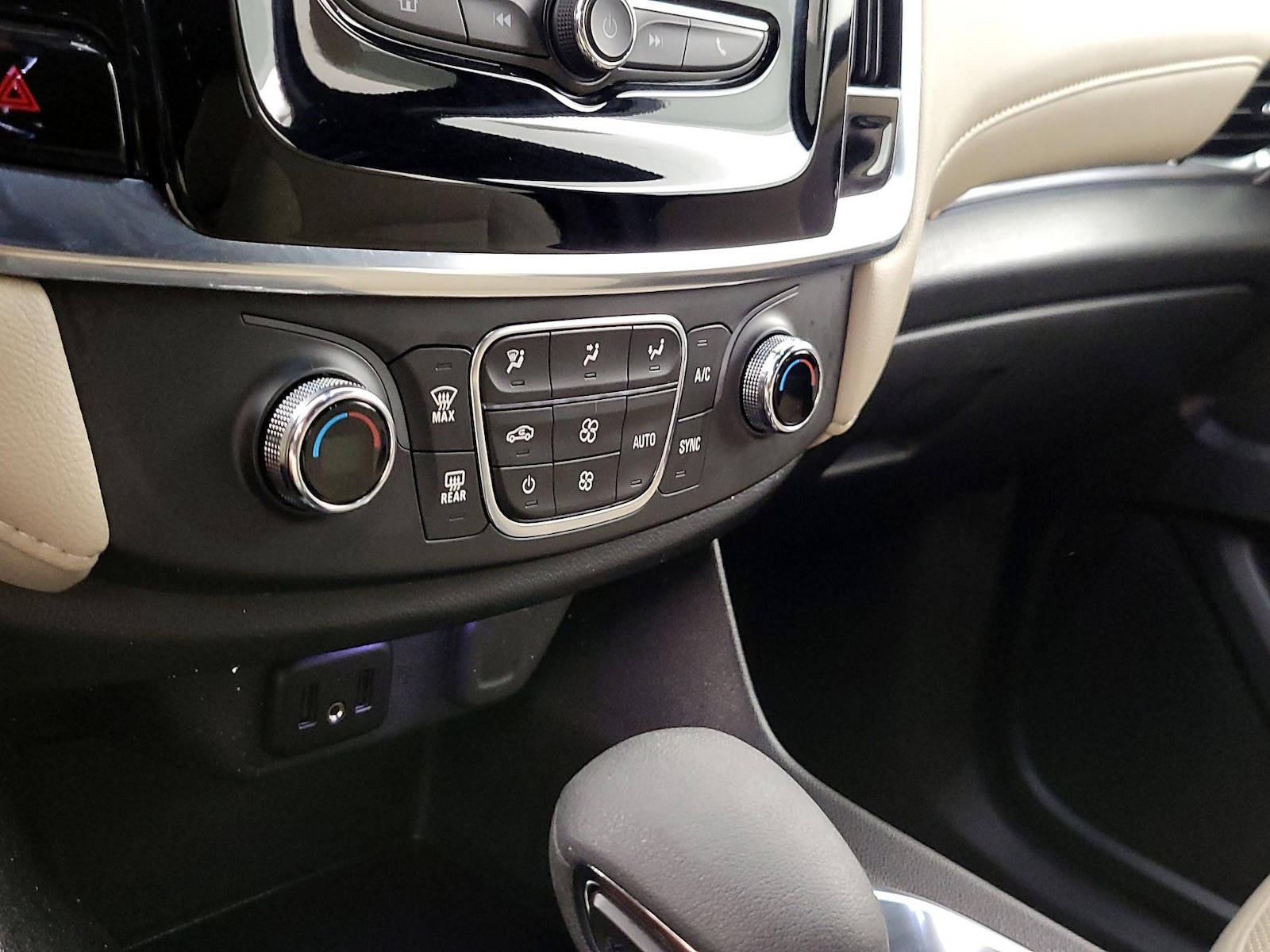2023 Chevrolet Traverse LS - Photo 17