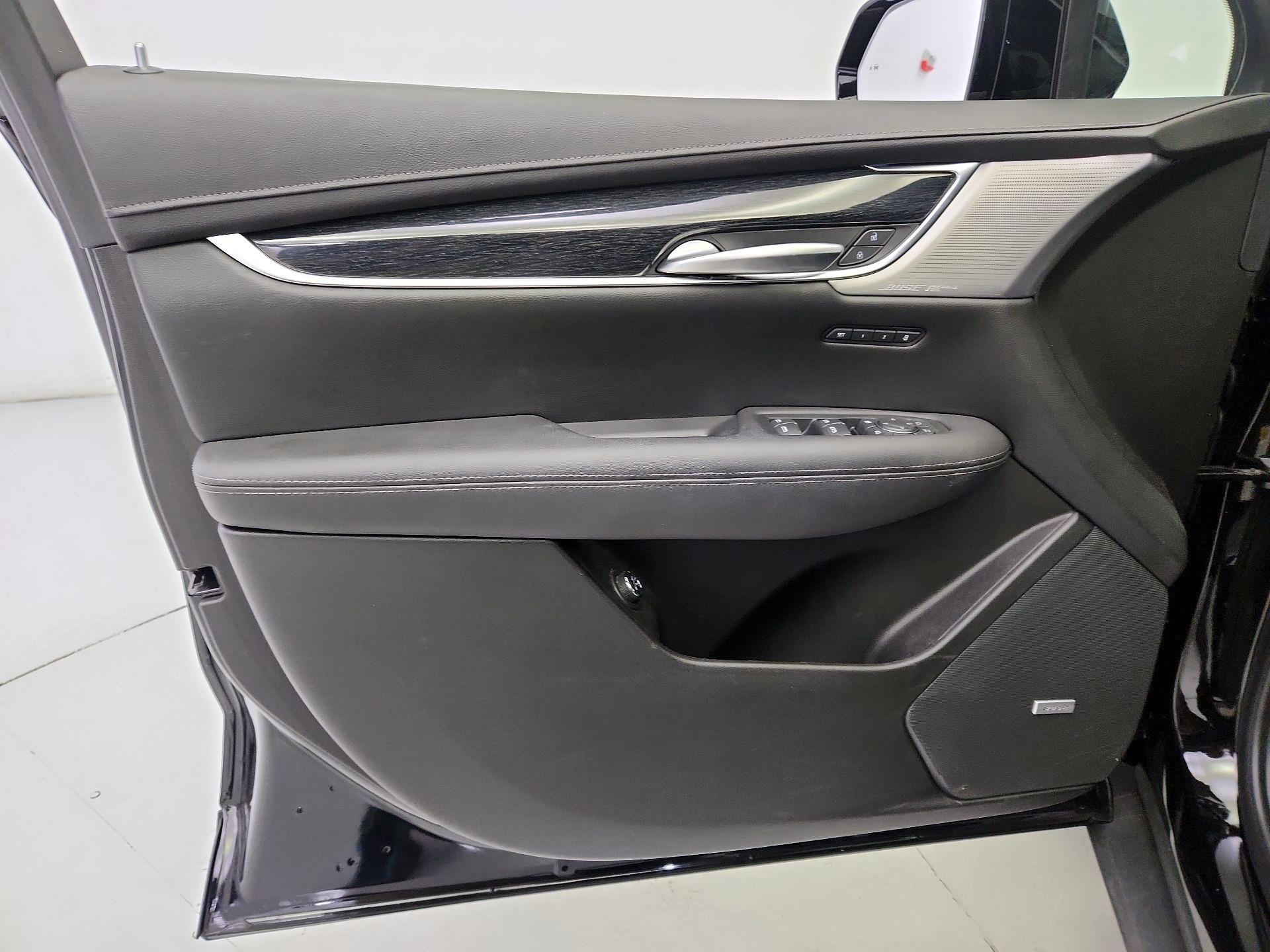 Thumbnail: 2023 Cadillac XT5 - 12
