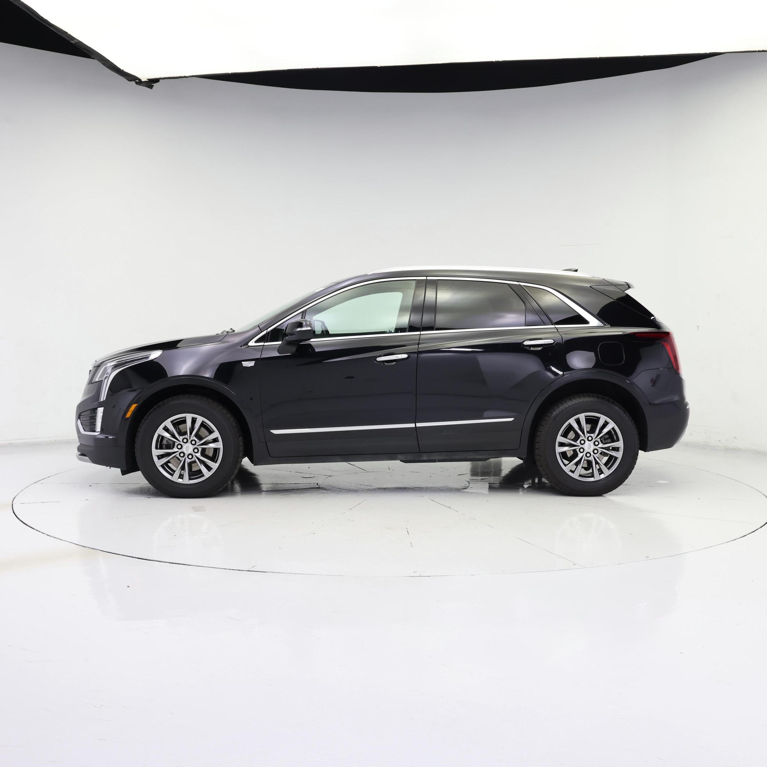 Thumbnail: 2023 Cadillac XT5 - 3