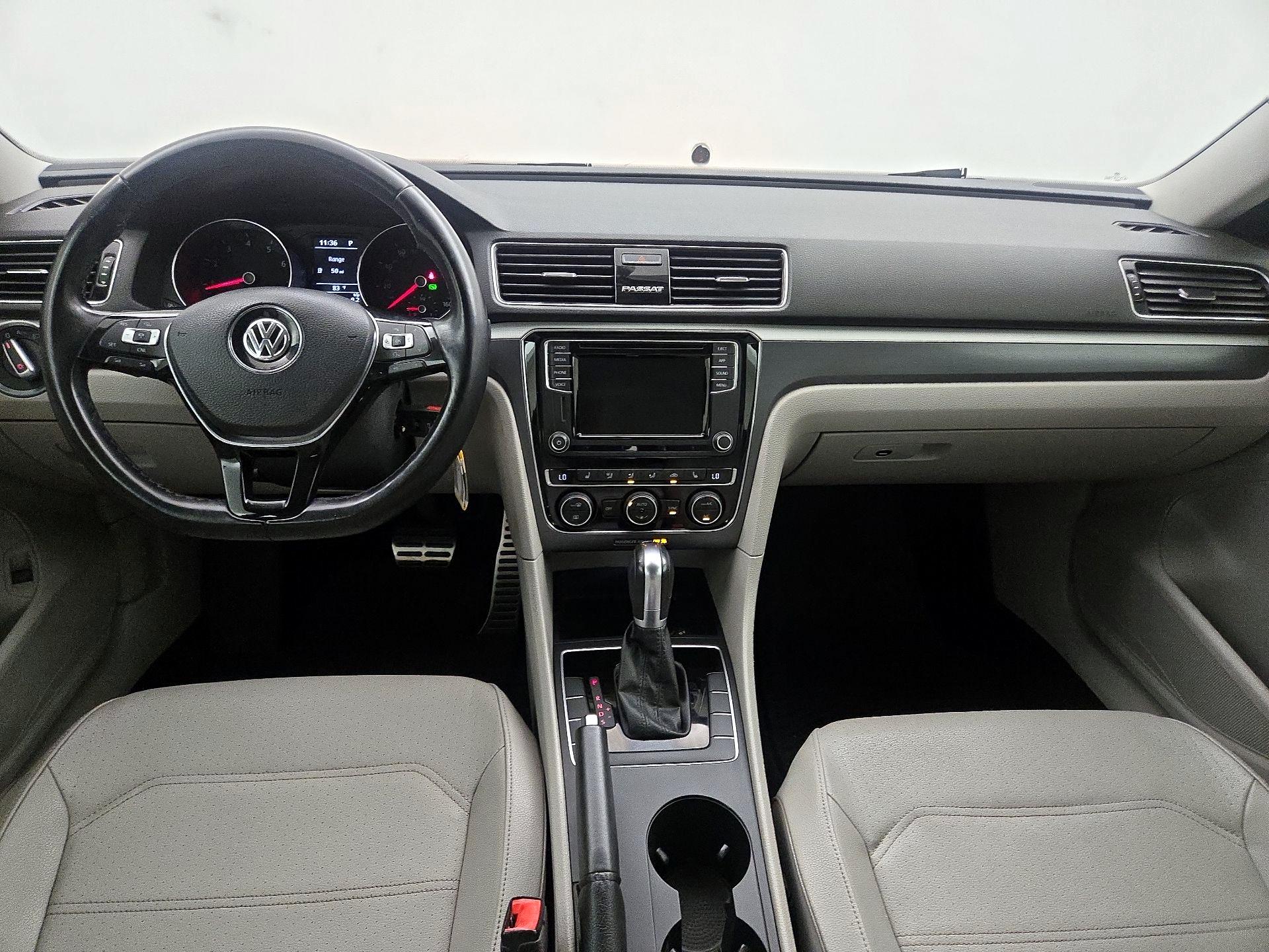 Thumbnail: 2018 Volkswagen Passat - 9