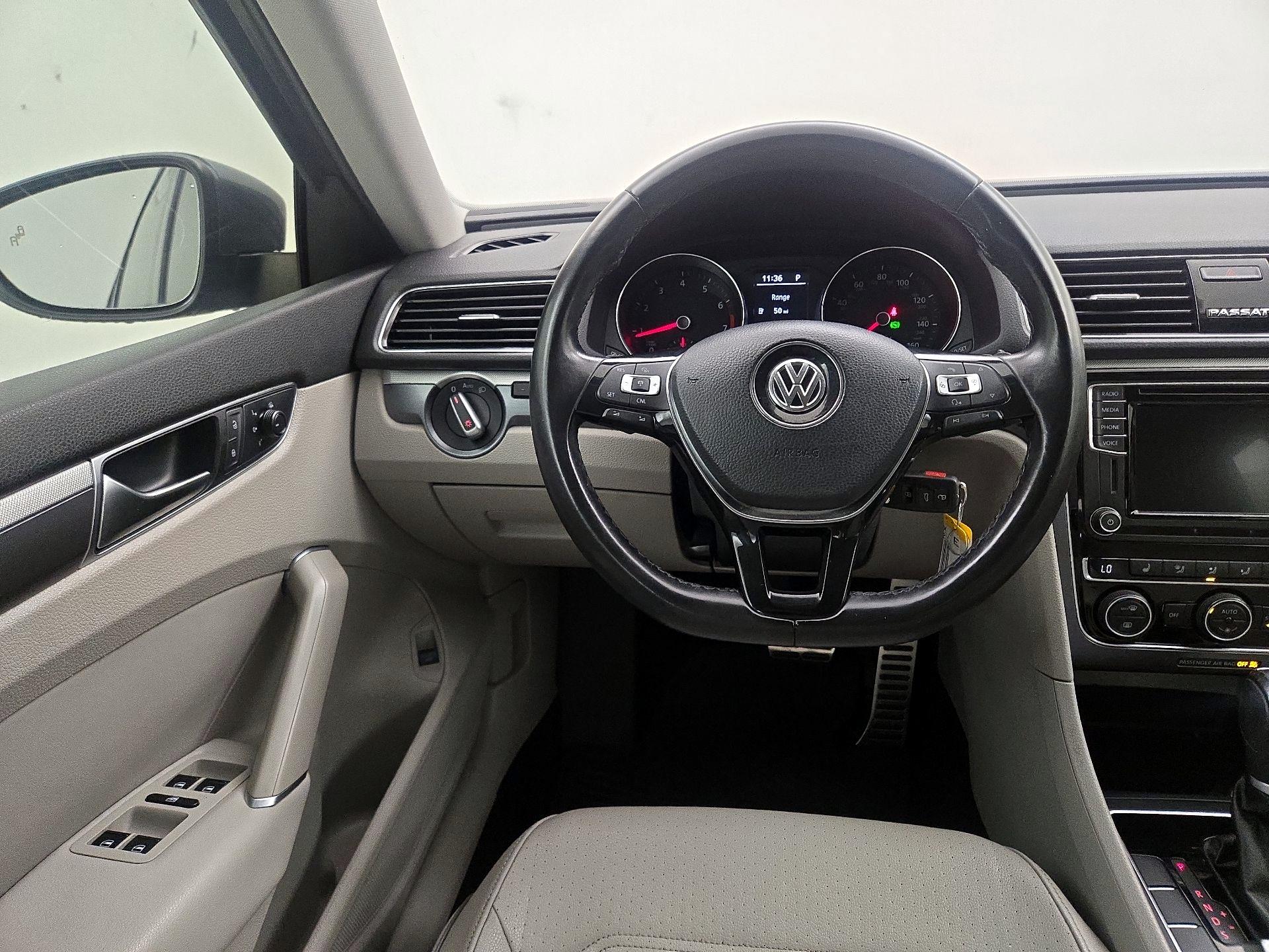 Thumbnail: 2018 Volkswagen Passat - 10