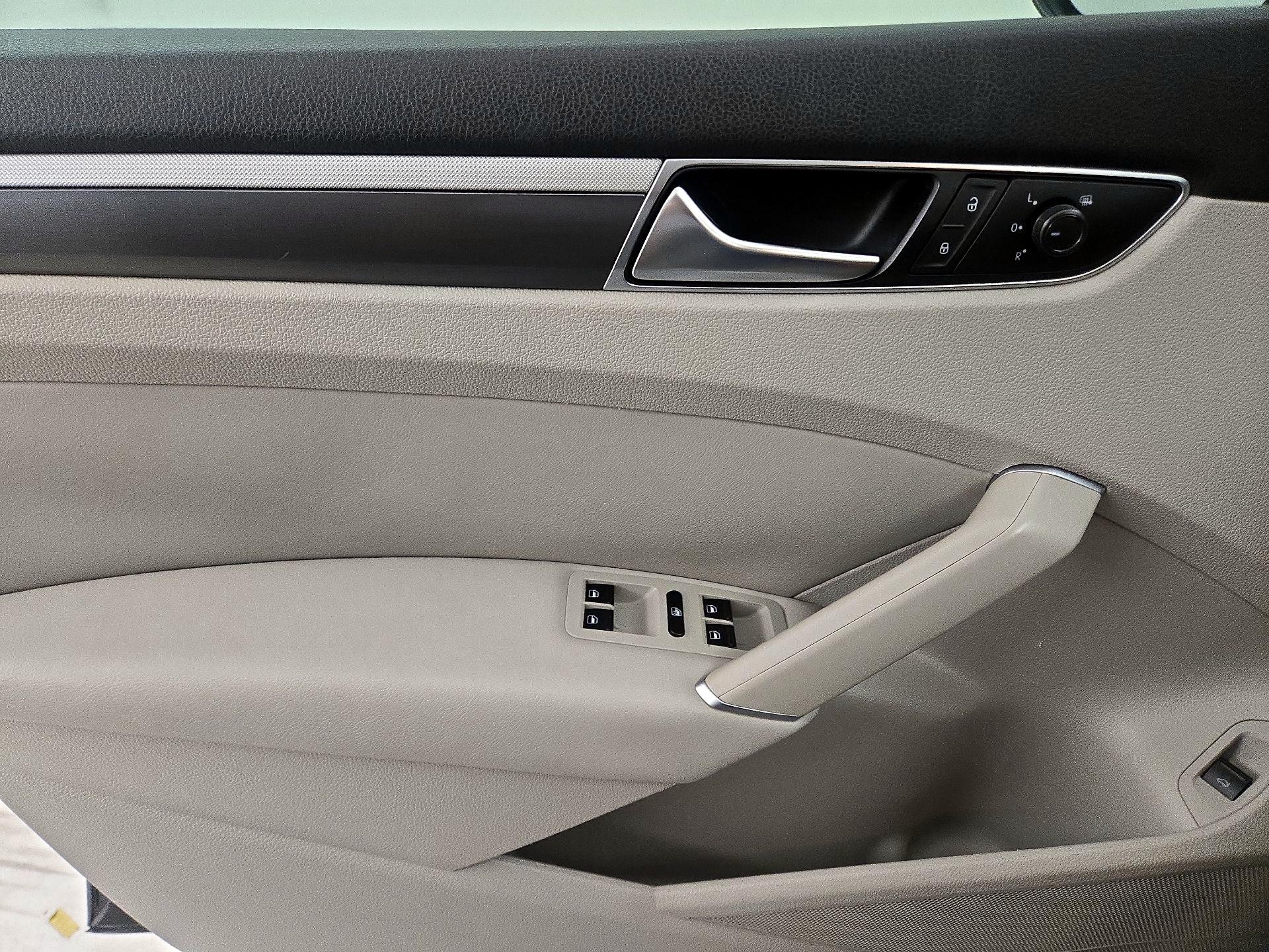 Thumbnail: 2018 Volkswagen Passat - 12