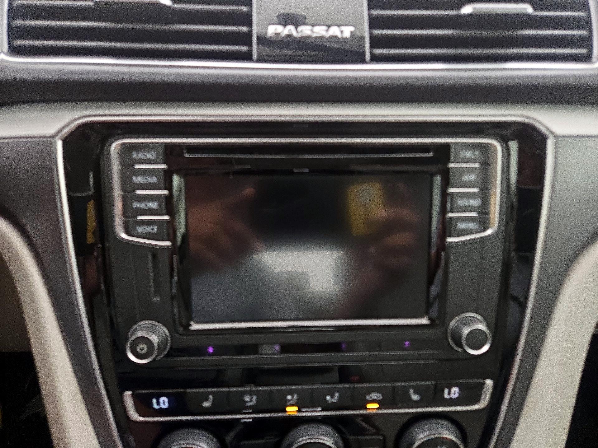 Thumbnail: 2018 Volkswagen Passat - 15