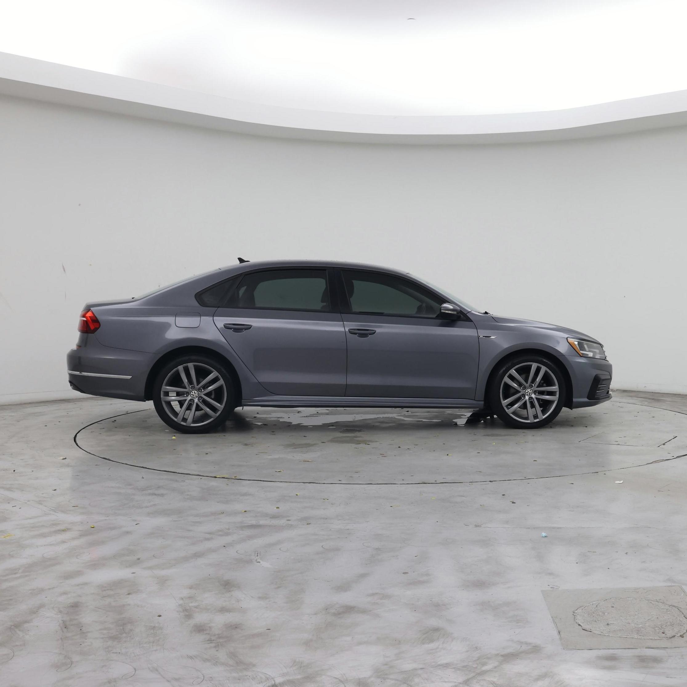 Thumbnail: 2018 Volkswagen Passat - 7