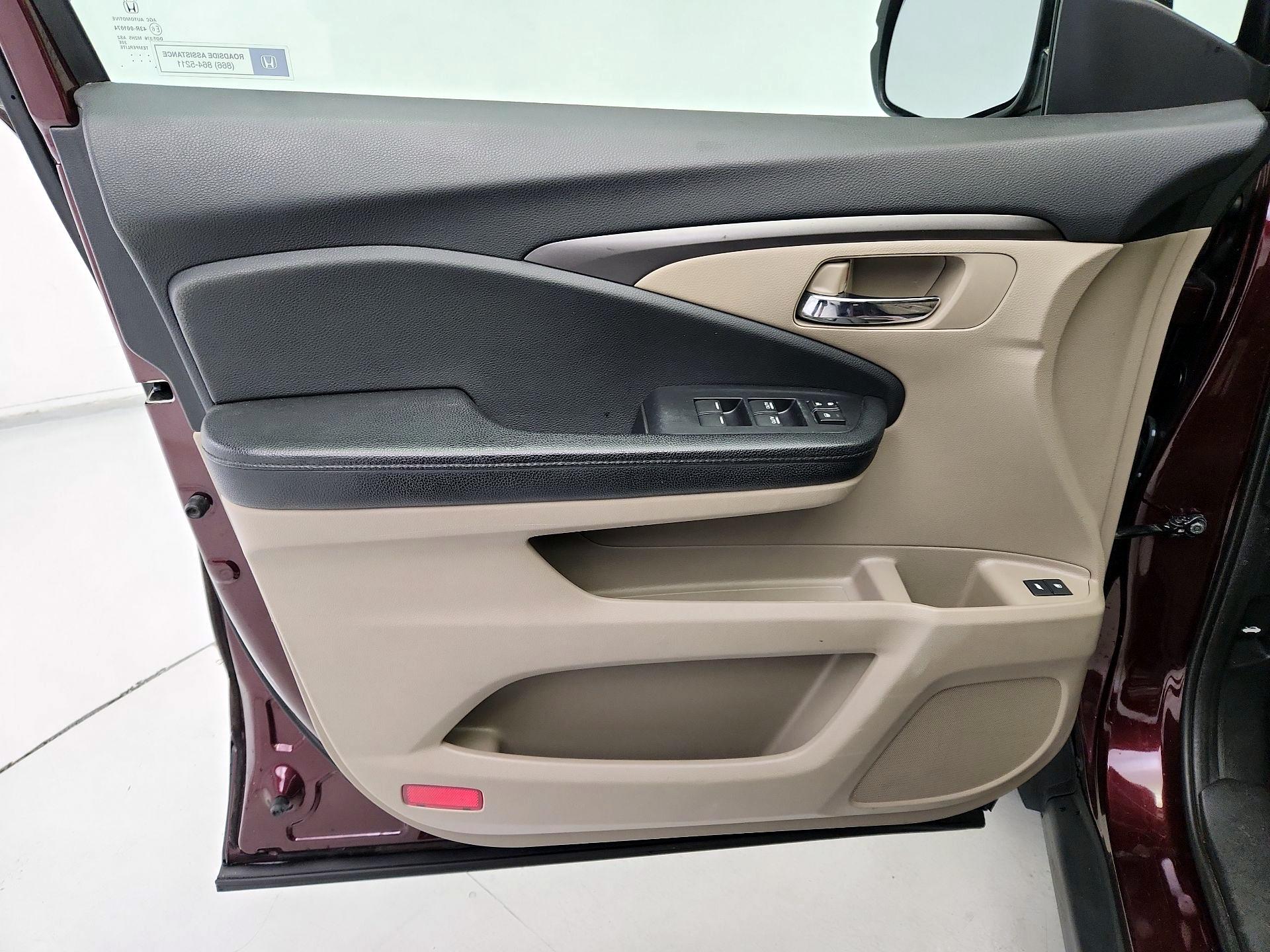 Thumbnail: 2017 Honda Pilot - 12