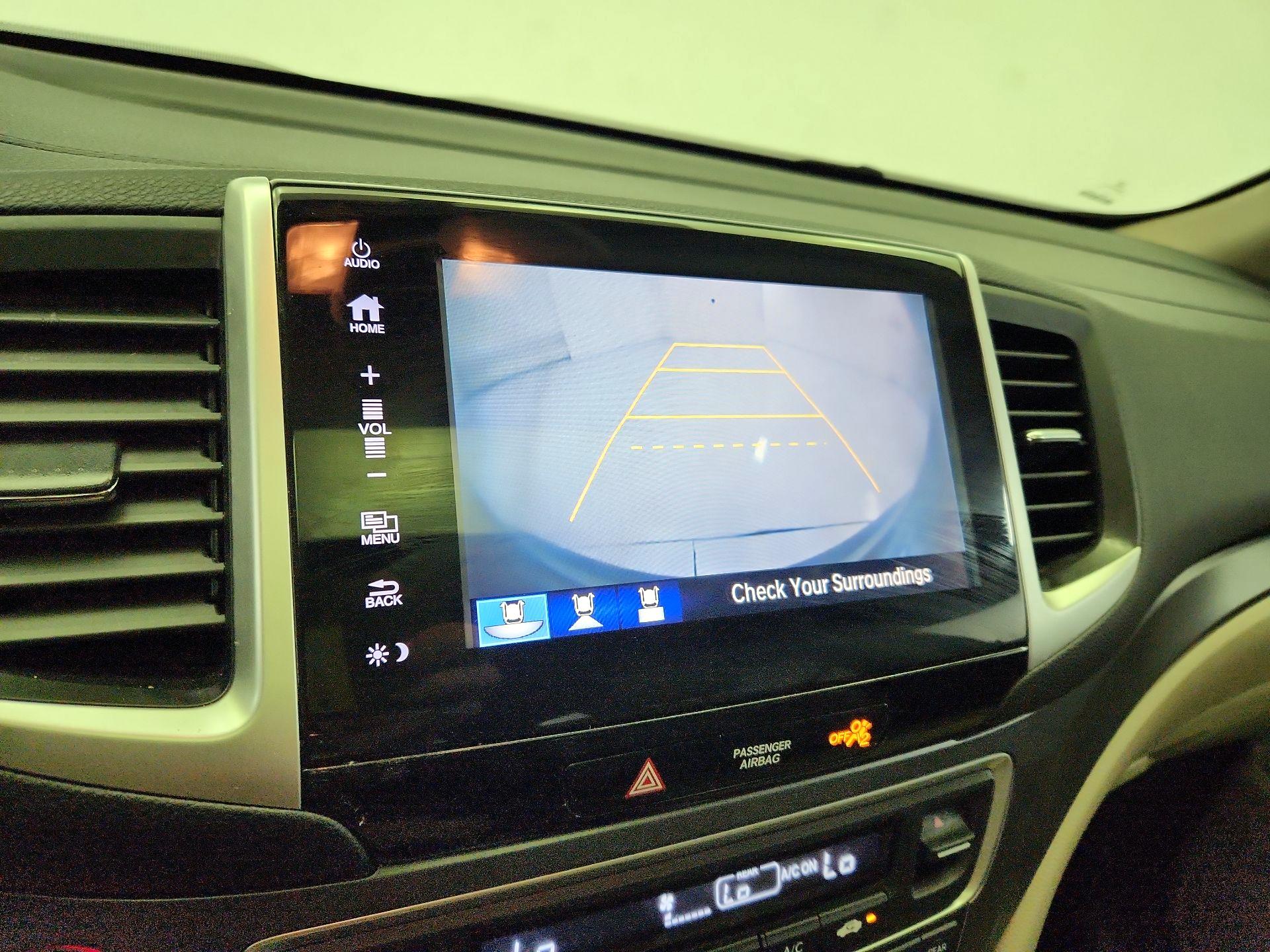 Thumbnail: 2017 Honda Pilot - 14