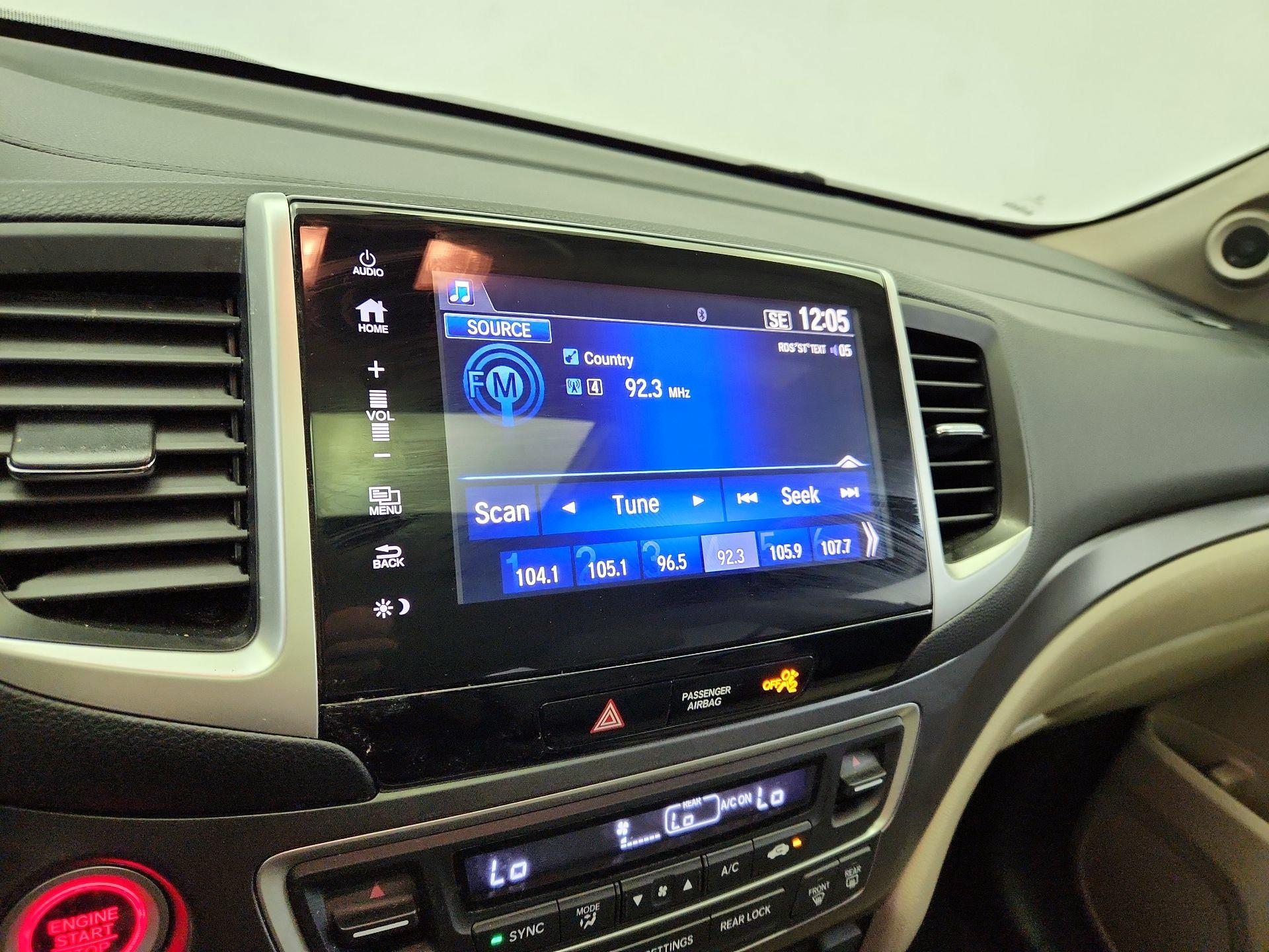 Thumbnail: 2017 Honda Pilot - 15