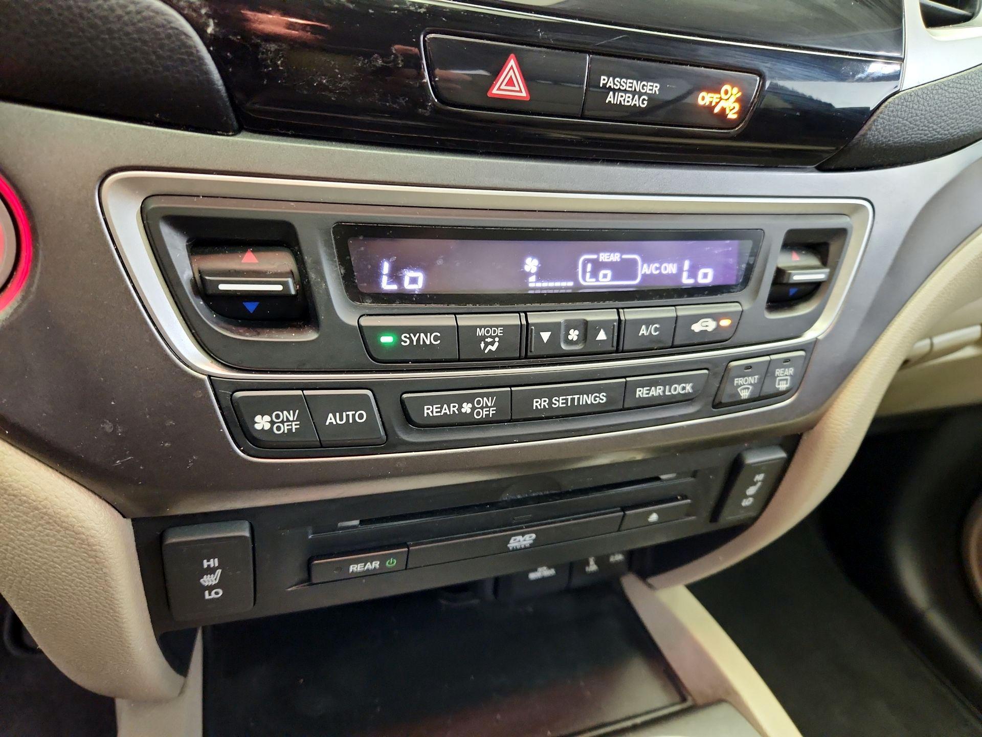 Thumbnail: 2017 Honda Pilot - 16